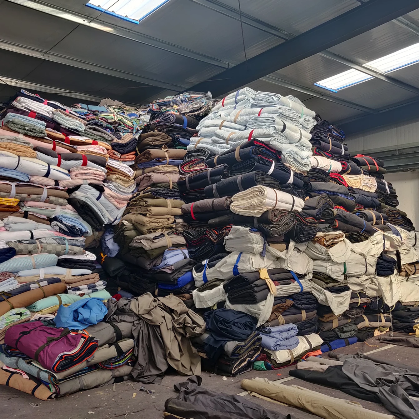 Fabric in cut pieces stock lot cotton twill fabric