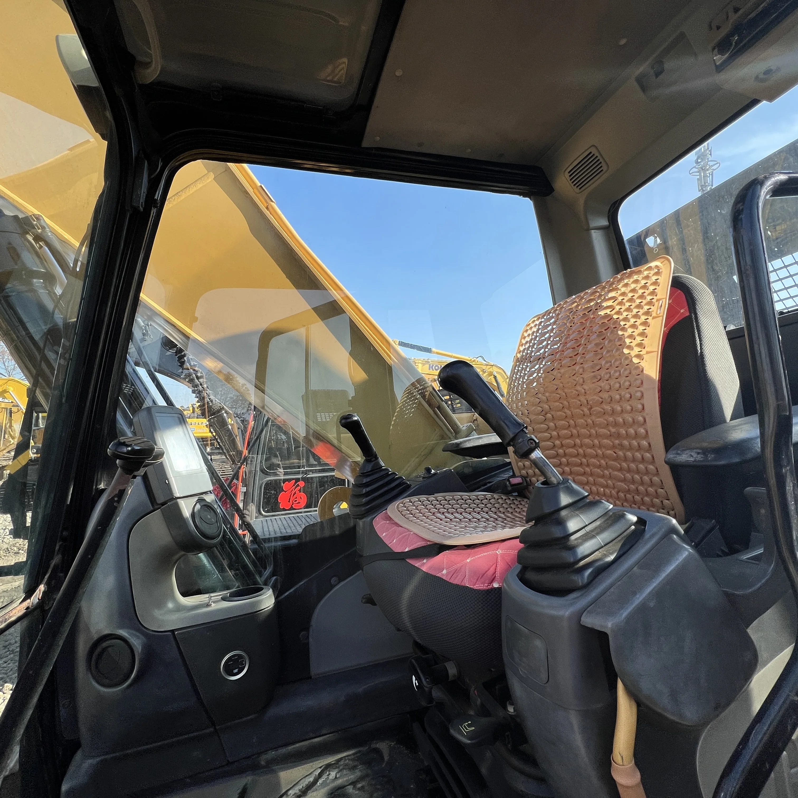 Дешевая и тонкая гусеница CAT324D б/у Caterpillar в хорошем состоянии CAT325 CAT326 горячая распродажа