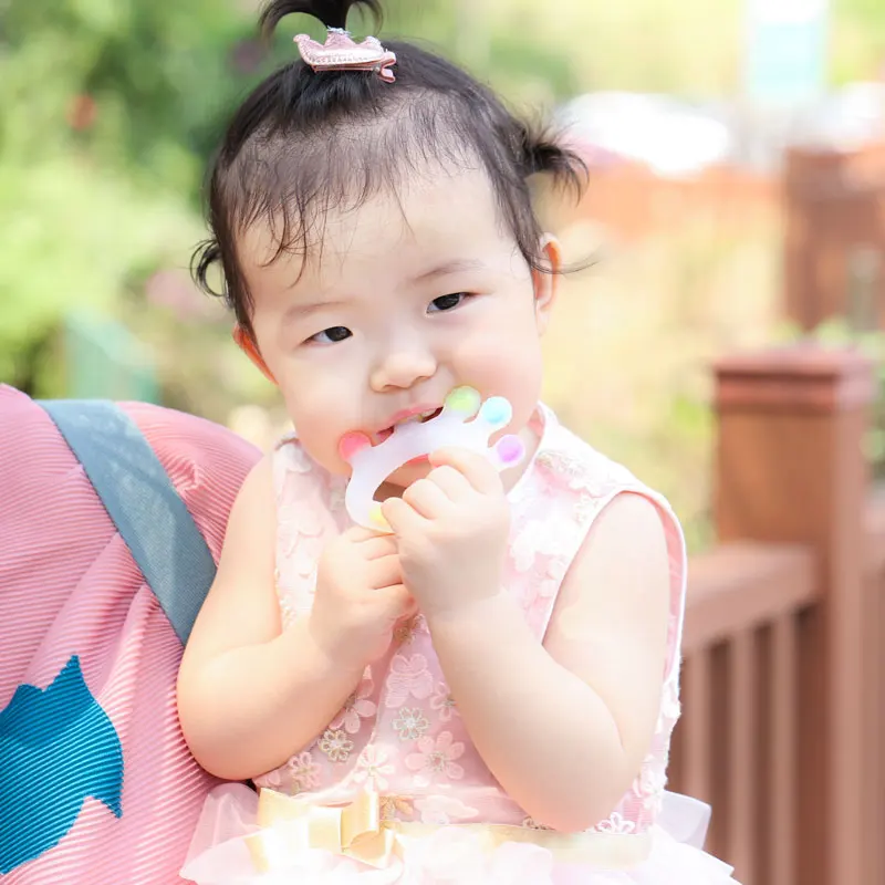 Wholesale Bpa Free Custom Safety Baby Toy Crown Silicone Teether