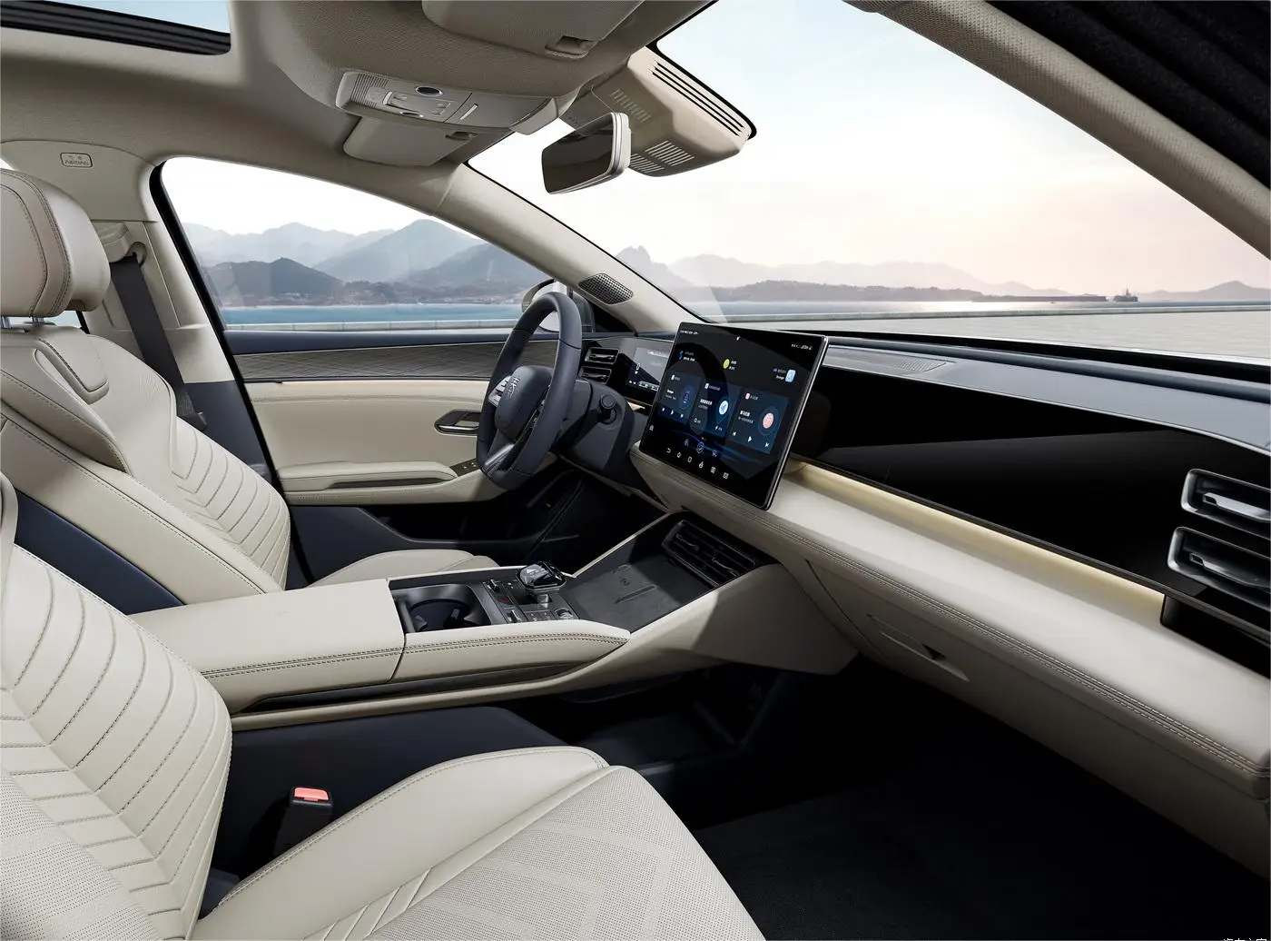 2024 BYD QIN L DM-I 120 KM EV Basic Edition Hybrid Electric 4wd Auto Chinese Sedan New Energy Vehicle
