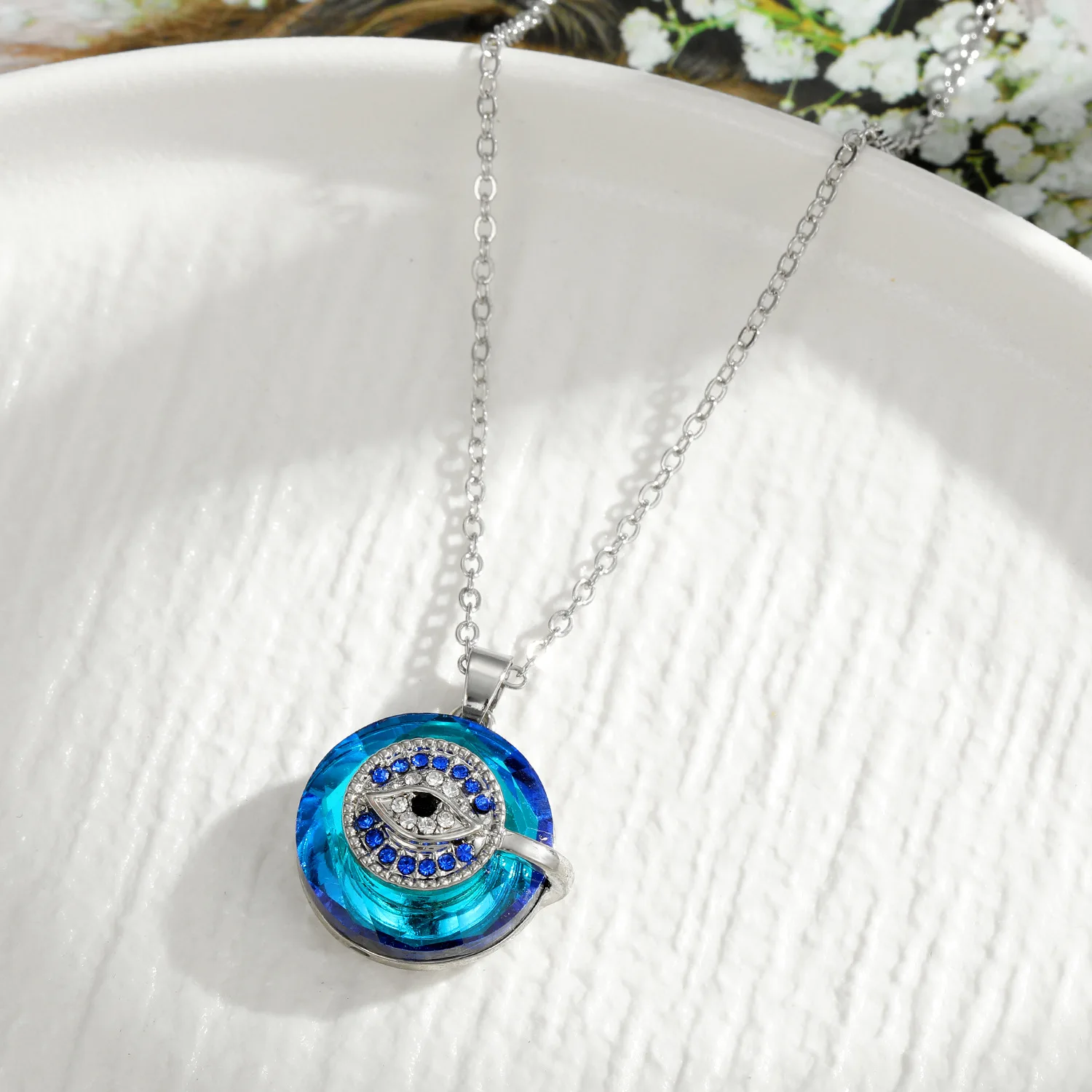 2023 European and American Fashion  Eye Necklace New Gold Plated Jewelry Blue Dream Crystal Eye Necklace