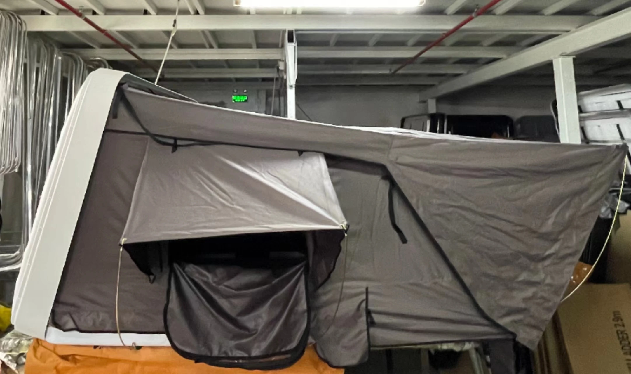 Factory Wholesale 5 Person Truck Aluminium Car  With Annex Roof Top Tent Camper Car Auto Roof Tent Rooftop Tents For Camping