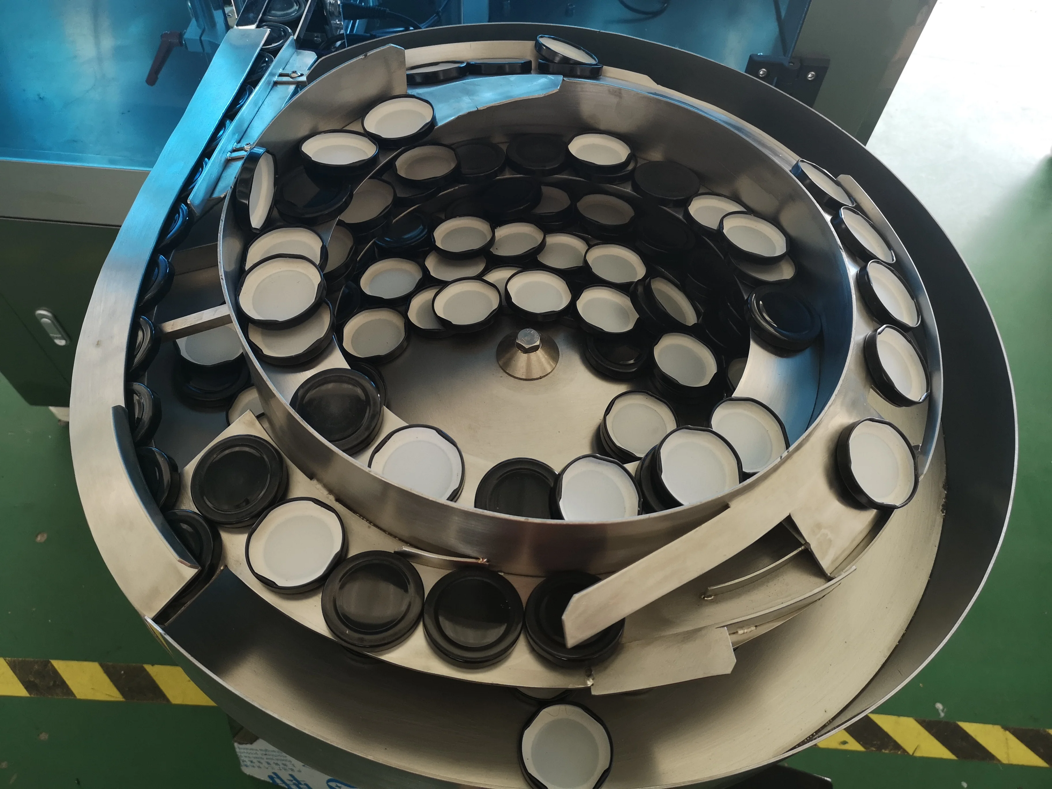 Food grade auto double heads capping machine for screw or press cap