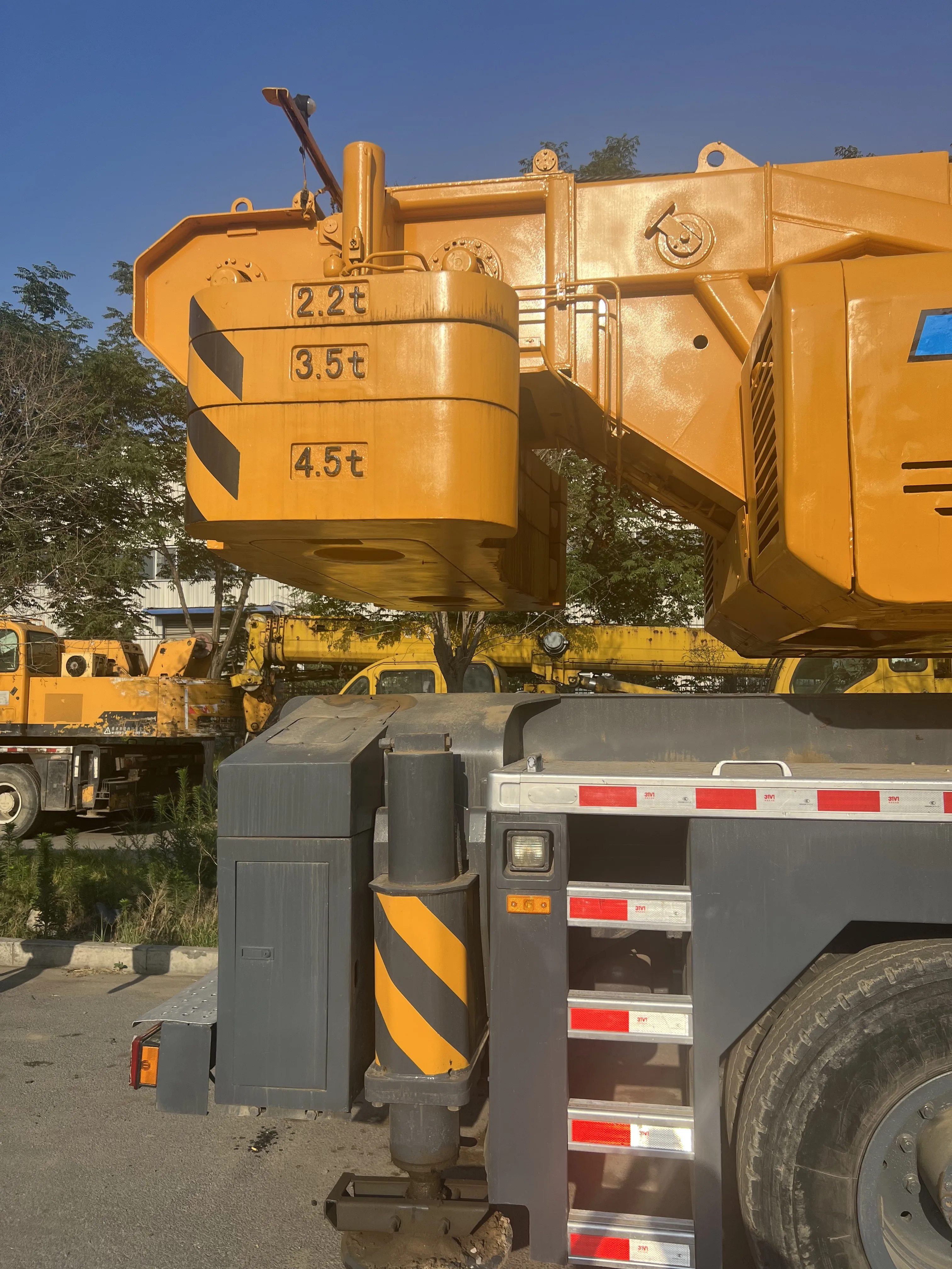 X 80 ton XCT80  boom truck cranes sale