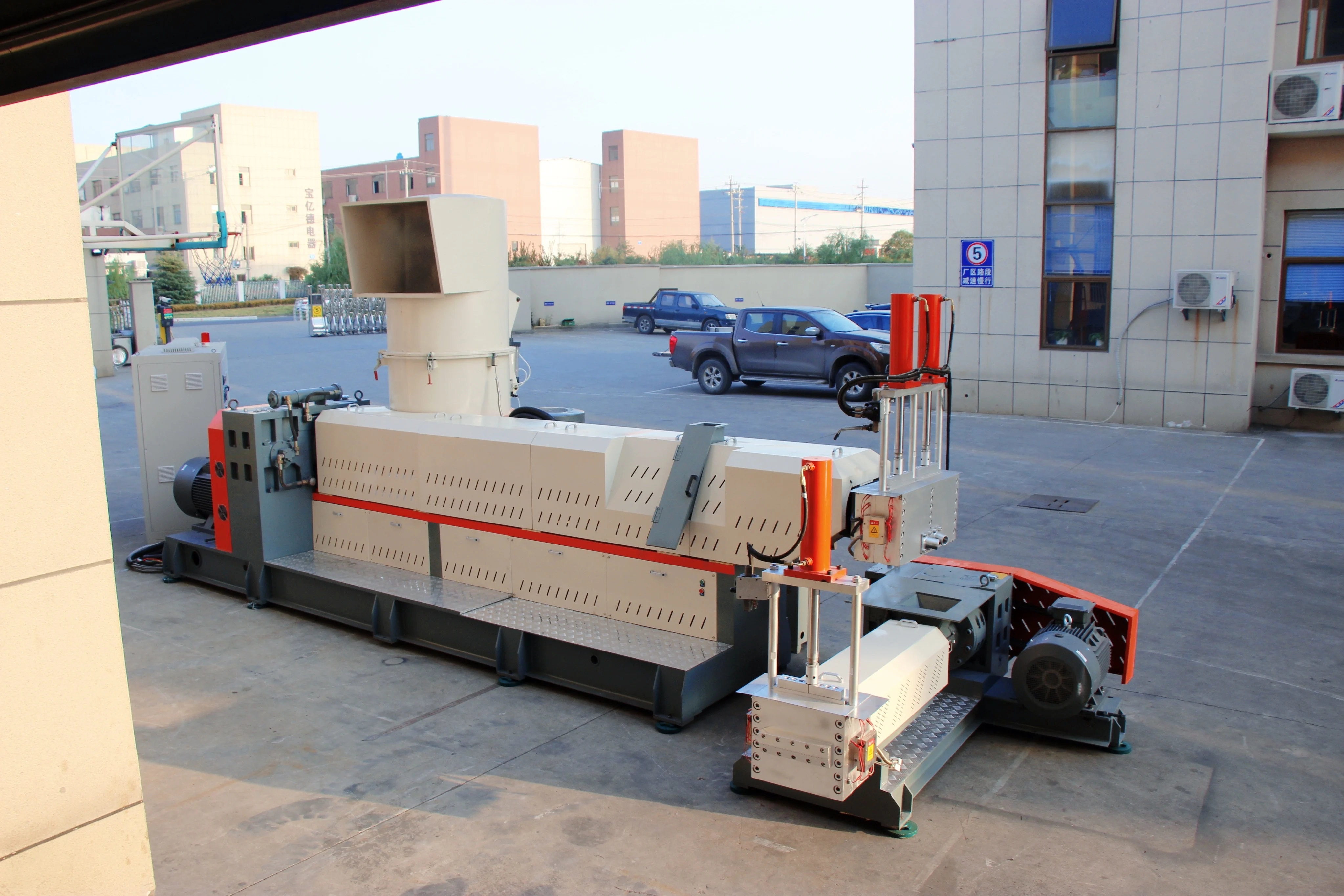 Factory Direct Sale PP Woven Bags PVC Powder Granule Making Plastic Granulator Granulating Machine