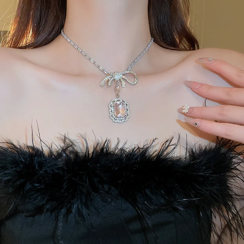 Exaggerated diamond bow pearl niche temperament collarbone chain fashion light luxury senior sense of jewelry necklace female