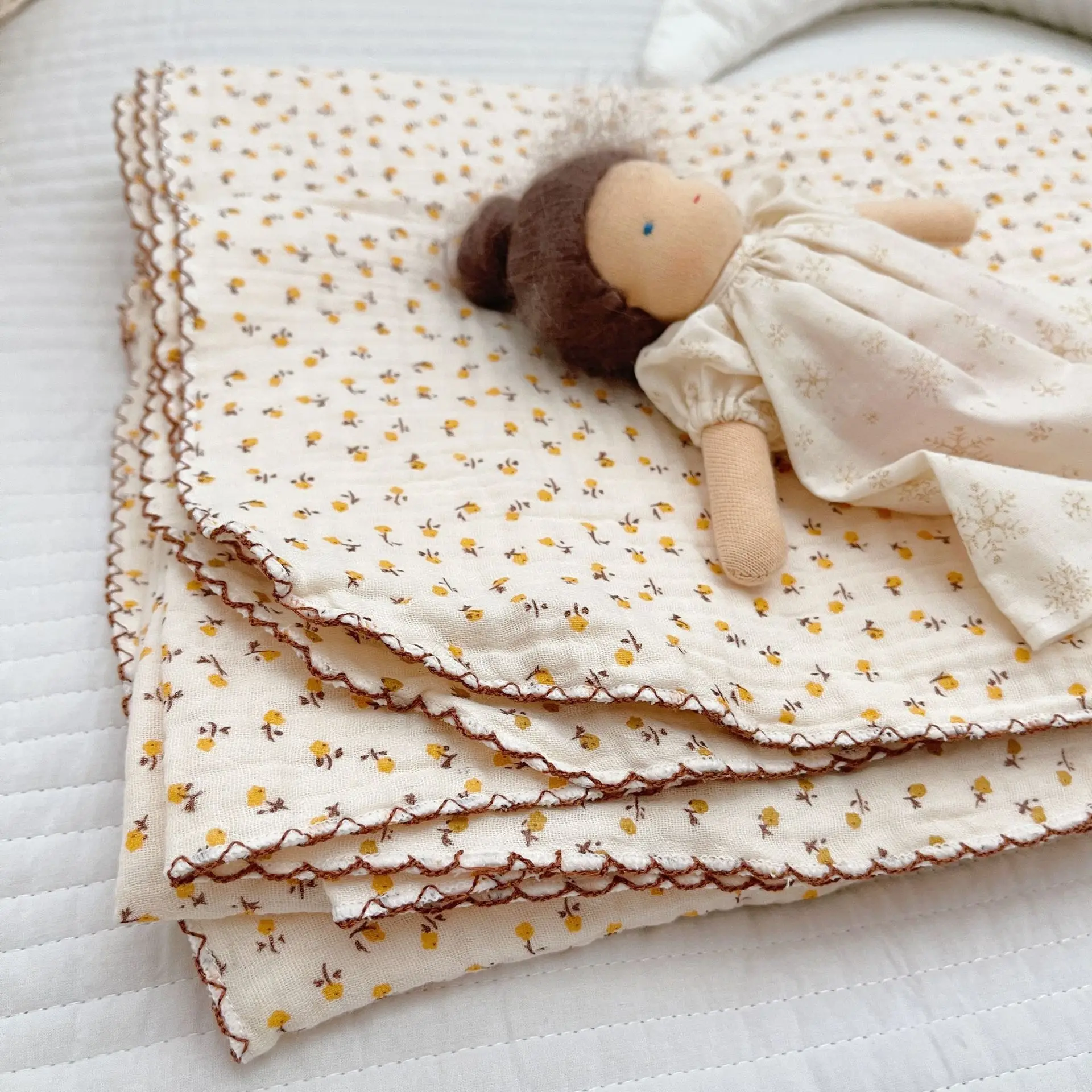 Custom  4 Layer Fluffy Pink Rose Swaddle Baby Muslin Cotton Border Bed Set Blanket Swaddle Cotton Blanket For Baby Girl