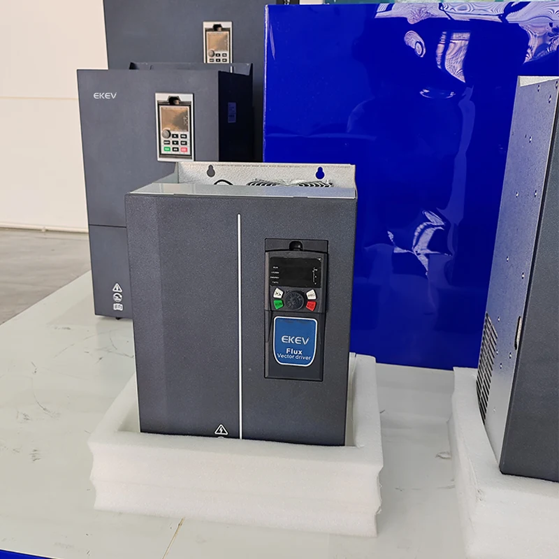 OEM detachable frequency converter economic type 220v 380v 2.2kw 4kw inverter for solar water pump