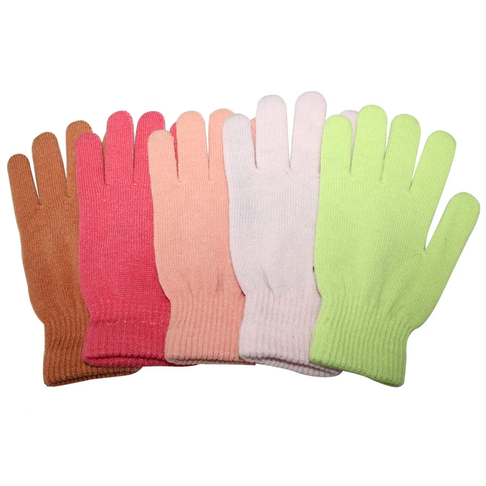 Plush gloves are added in winter to keep warm and elastic for outdoor sports
