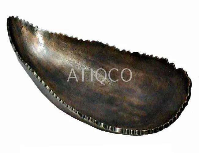 Modern Nordic Oval Fruit Candy Bowl Handcrafted Rough Casted Bronze Look Aluminium Metal Polished Latest Dinnerware