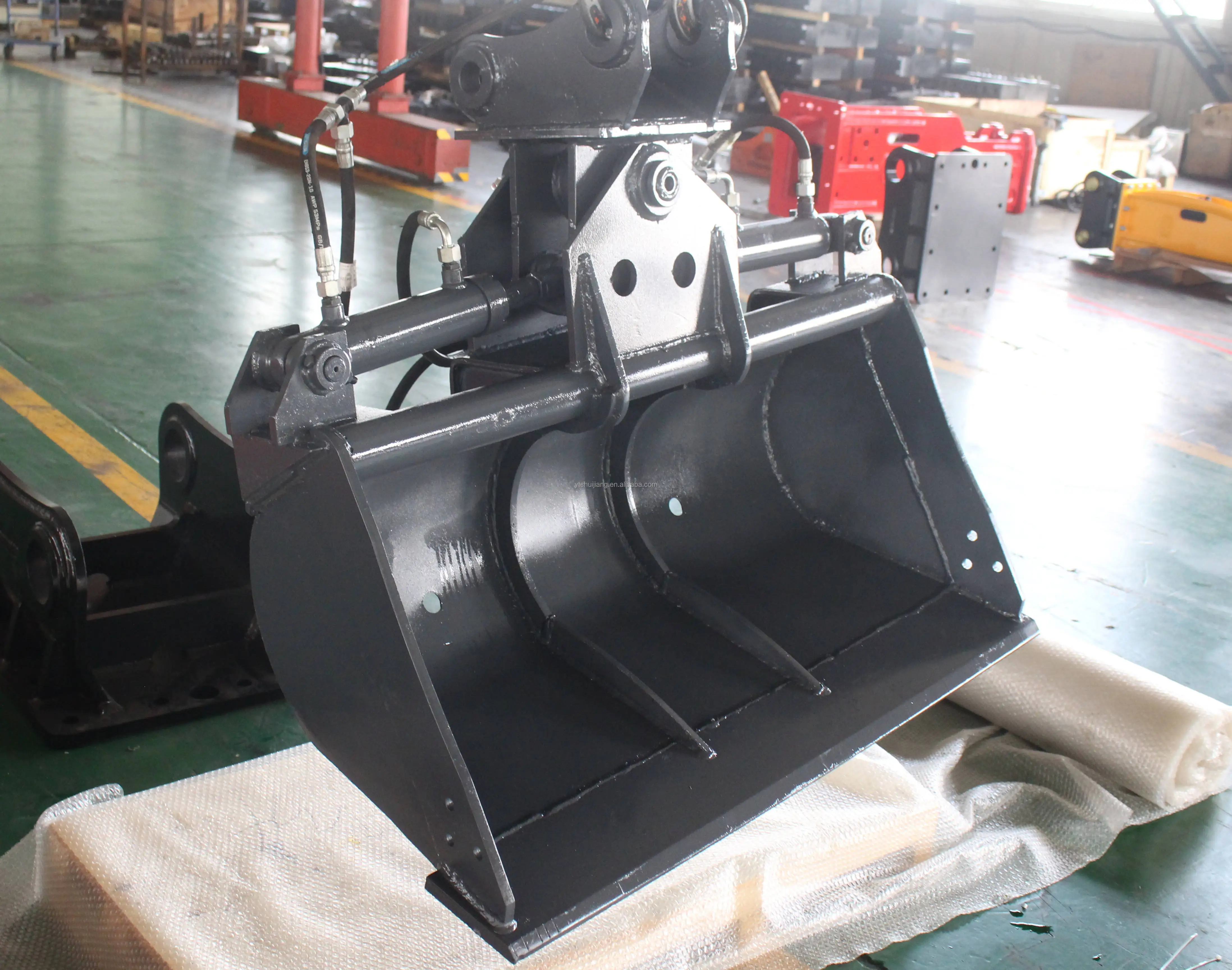 Mining rock bucket Excavator concrete block crushing bucket