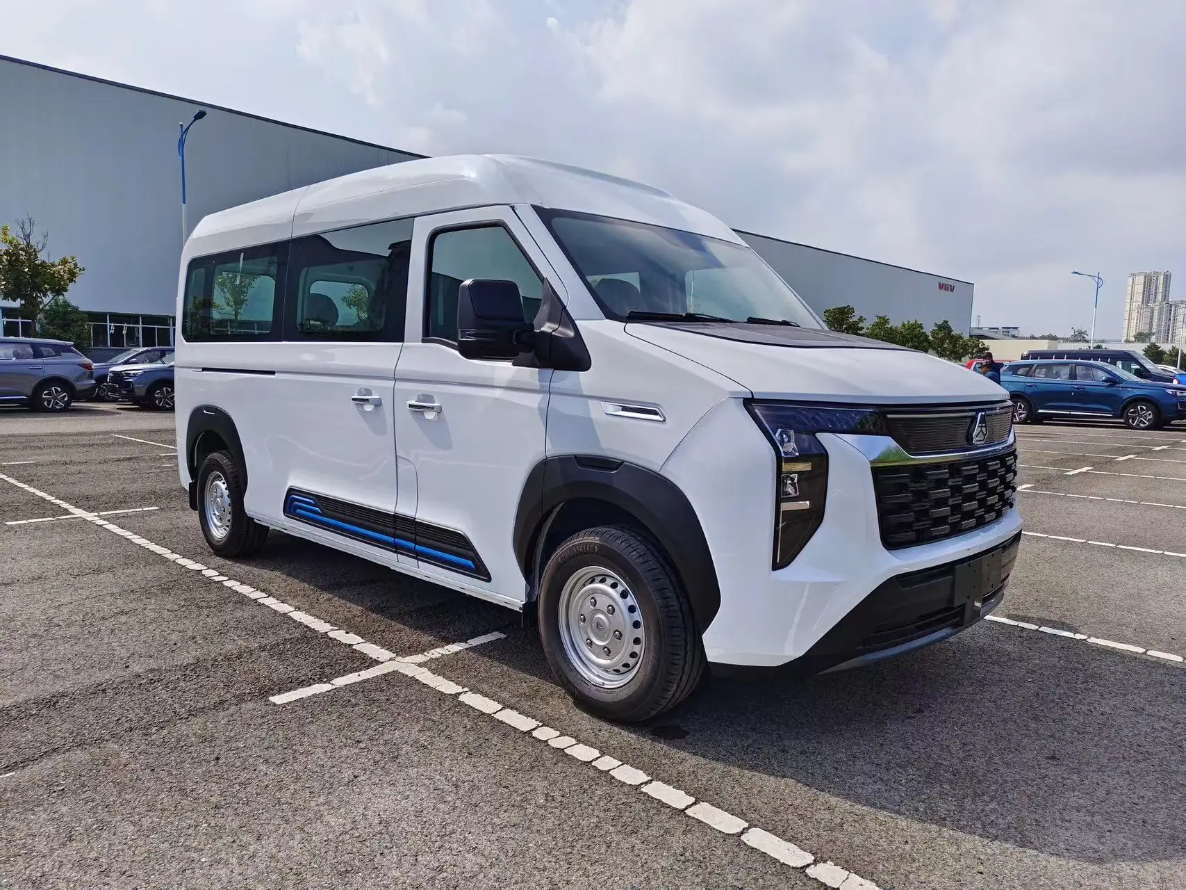 2024 New Diesel Cargo Van Mini Bus Popular  City Car for Daily and Urban Use