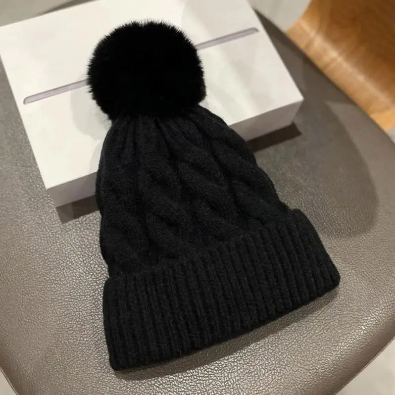 Custom Winter Oversized Cable Knitted Pom Pom Beanie Hat with Fleece Lining