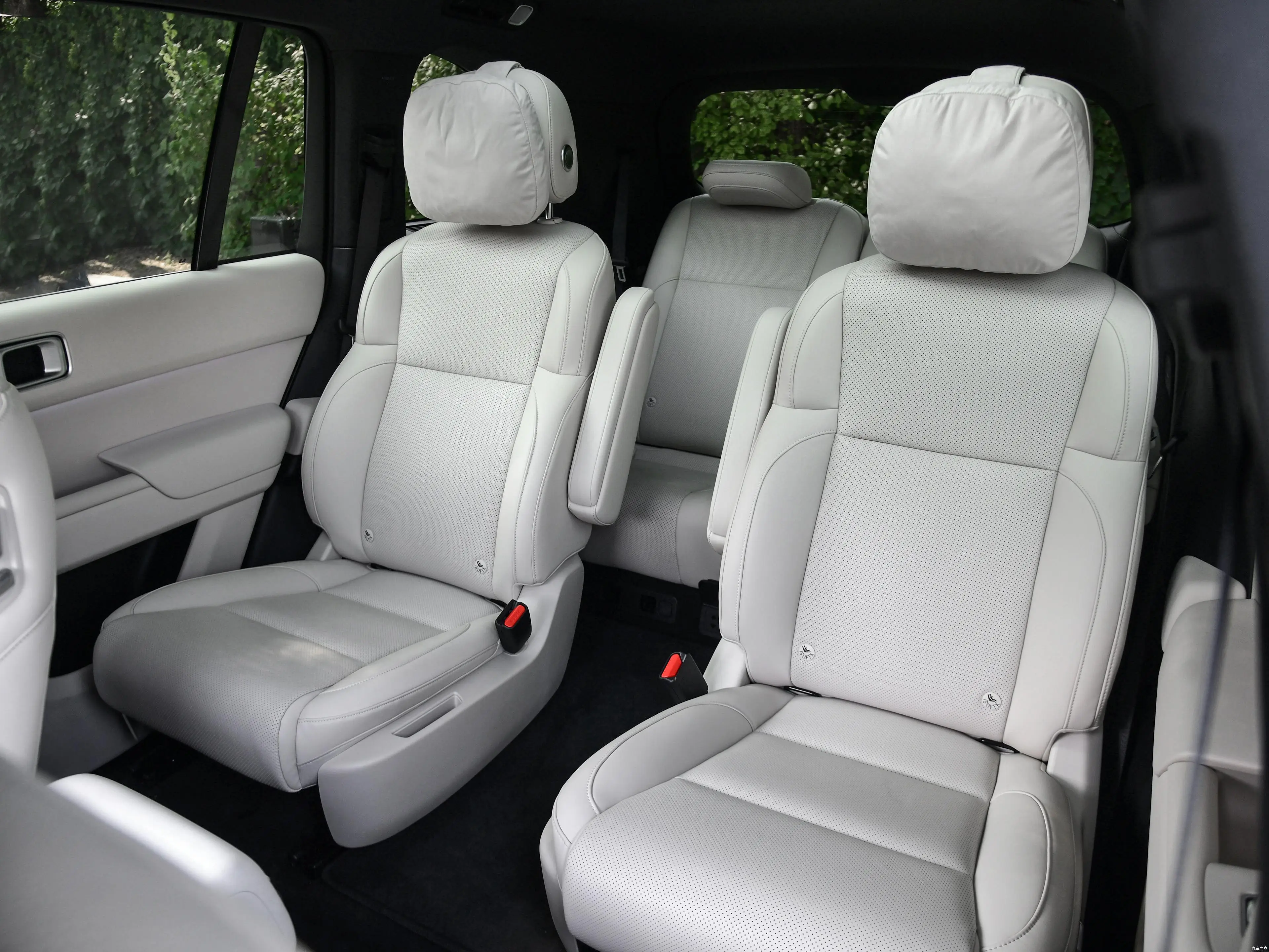 Lixiang L8 2023 SUV Electric 4WD with Solar Features New Energy Vehicle Hybrid Fuel Available for Sale
