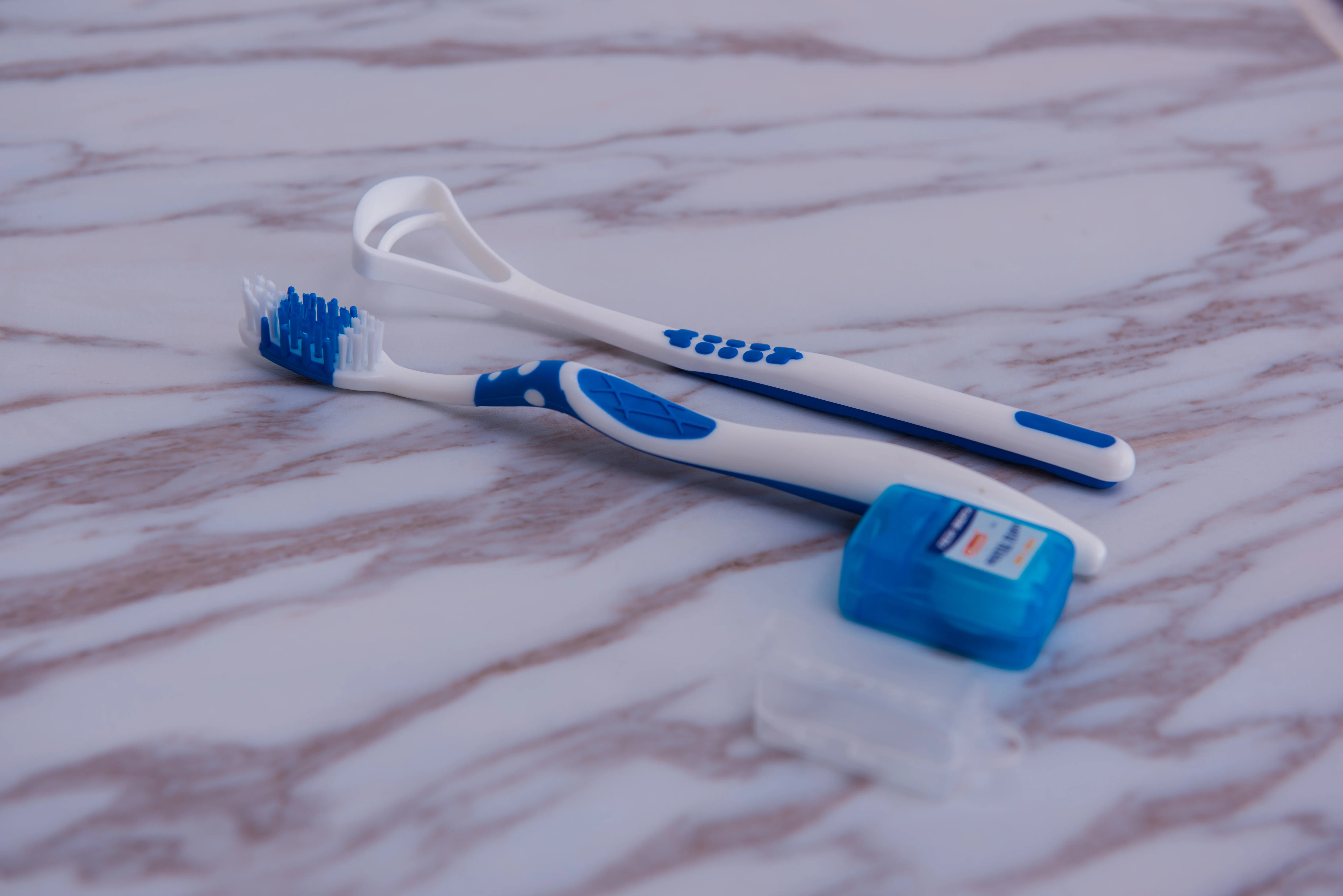 OEM Oral Hygiene Care Kit with Toothbrush and Dental Floss Private Label Box/Carton Packed Toothbrush Shape for Cleaning