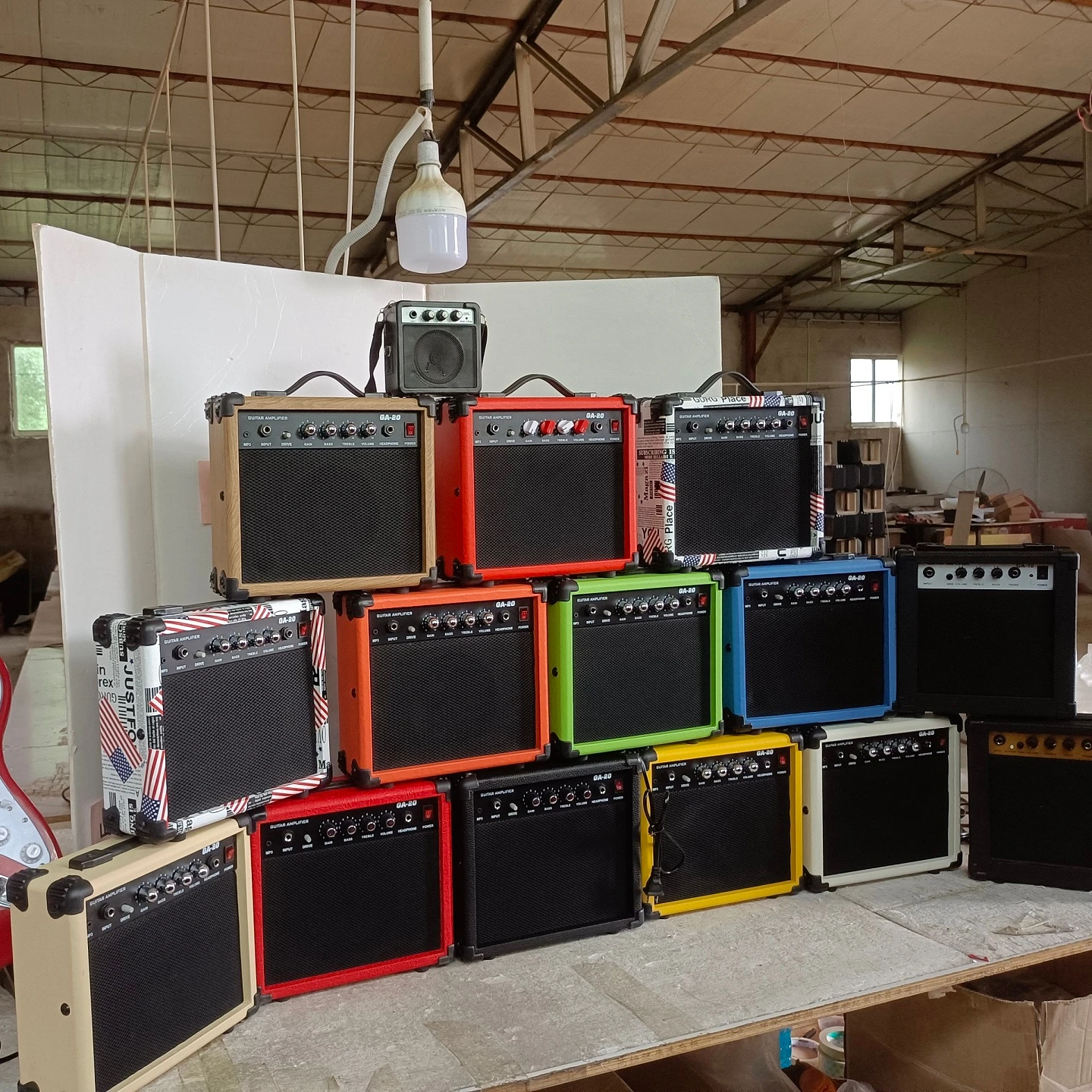 Акустическая гитара amp, акустическая гитара с эффектом искажения звука