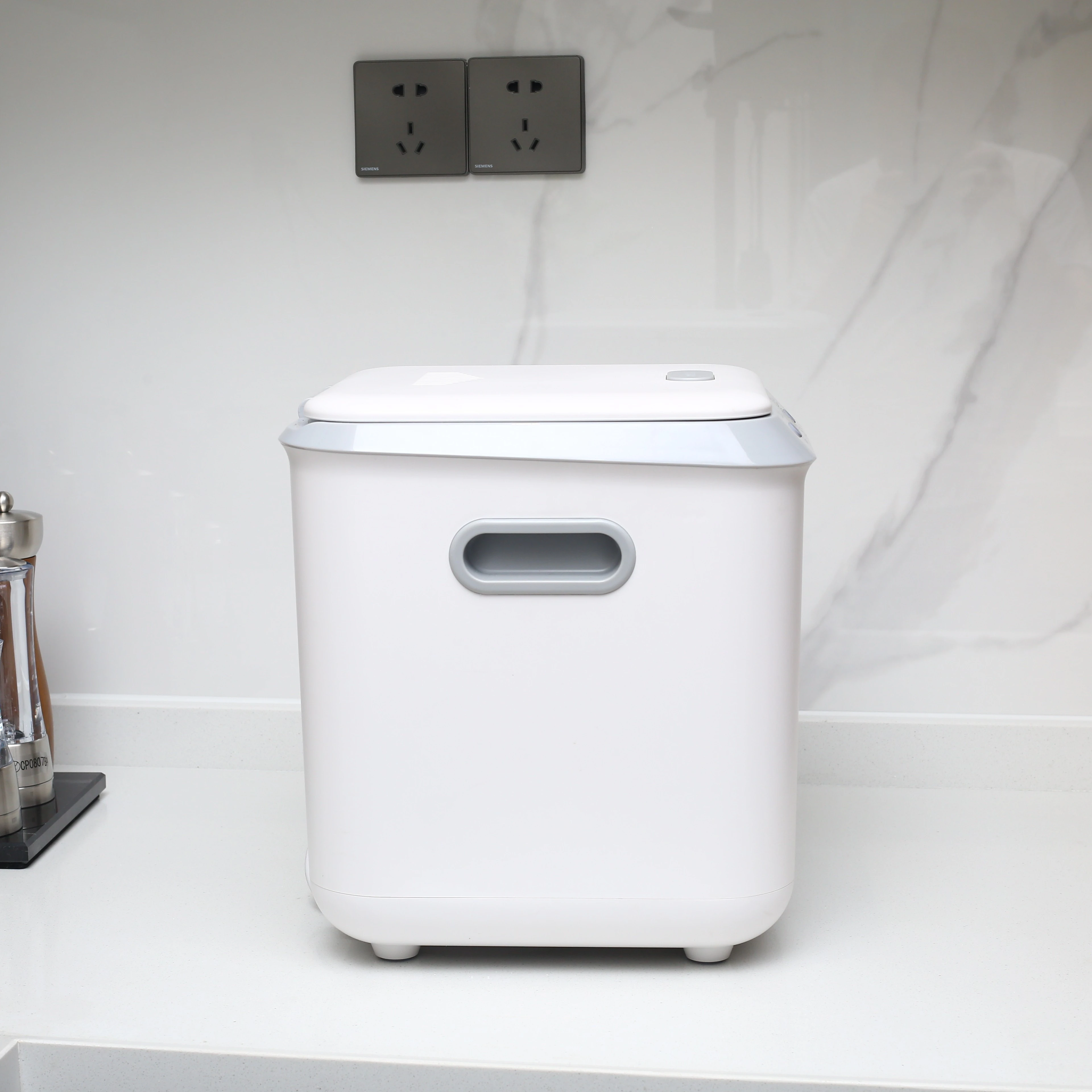 Smart Kitchen Composter 2.5L Large Capacity Turn Waste to Pre-Compost for Plants