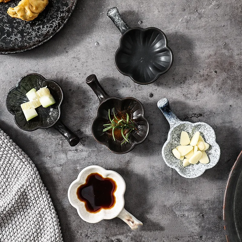 High-end Japanese Retro Plum Blossom Shape Tableware Restaurant Ceramic Sauce Dish Plate