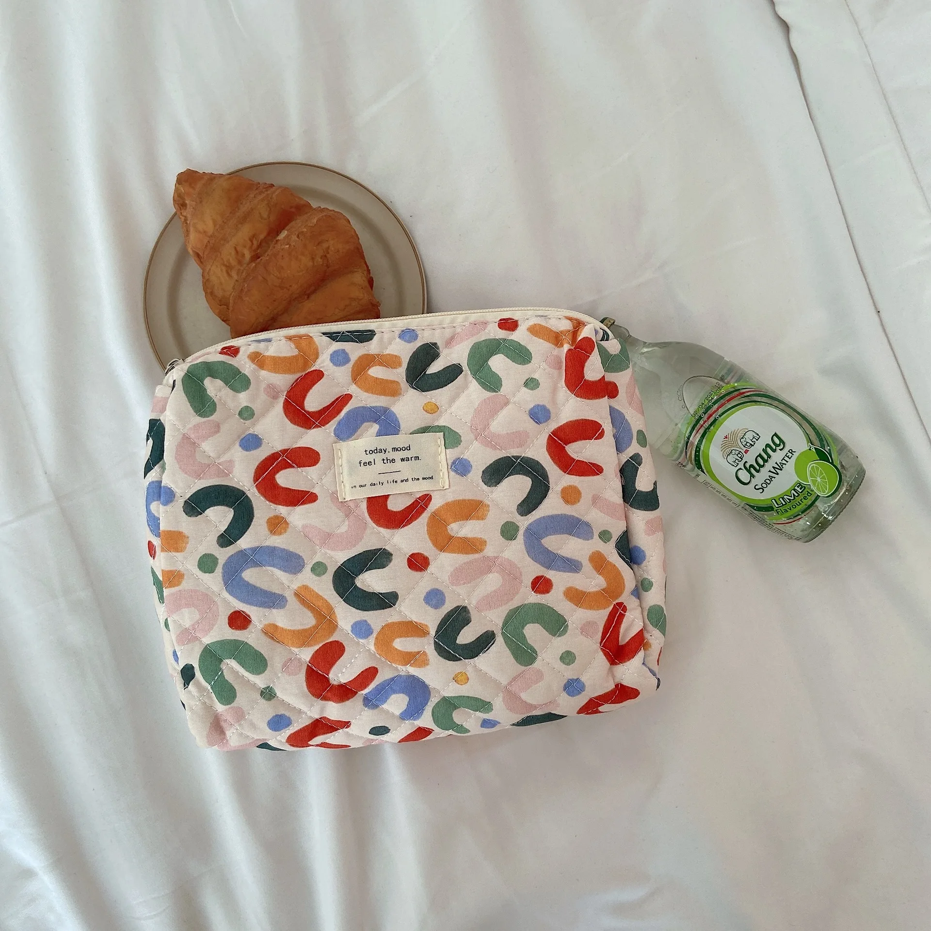 Custom Quilted Cotton Cosmetic Bag  Colorful Seamless Flower Pattern Large Capacity Travel Makeup Bag