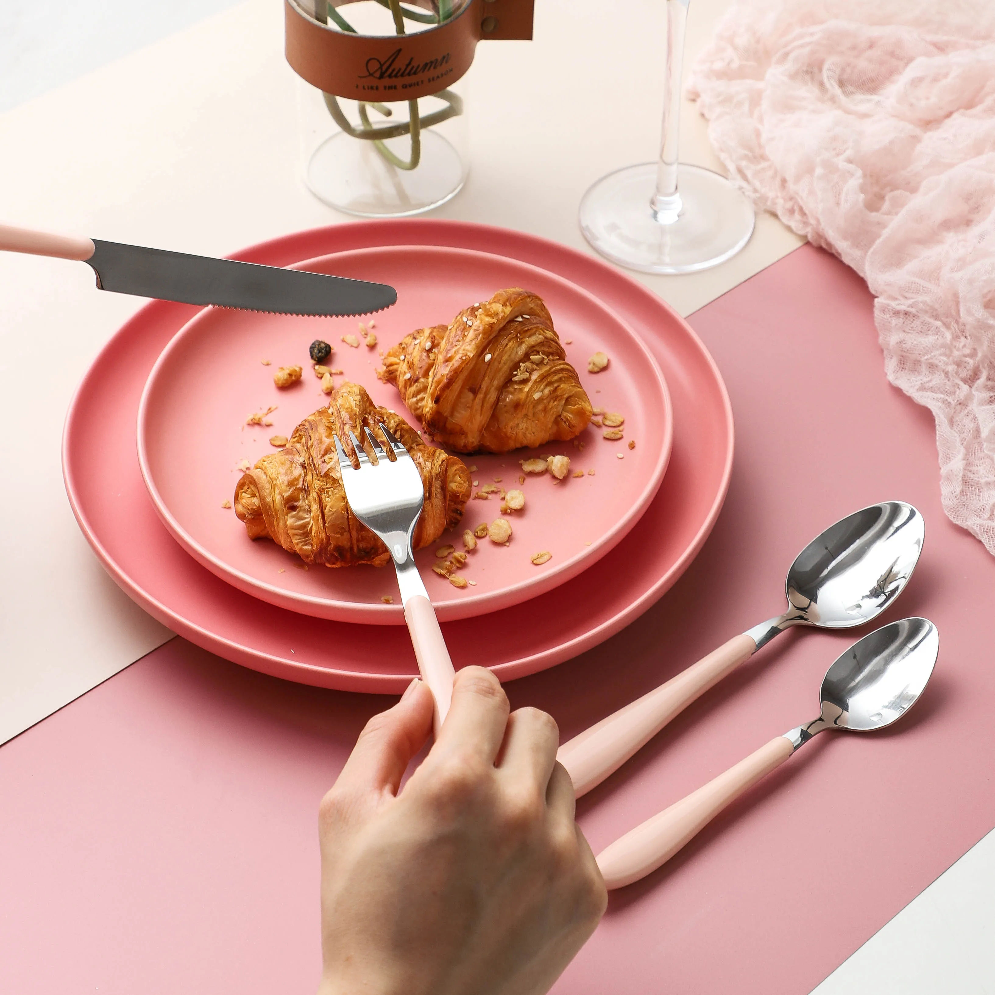 Wholesale lowest price flatware custom colors stainless steel knife fork spoon set plastic spoon handle cutlery set restaurant