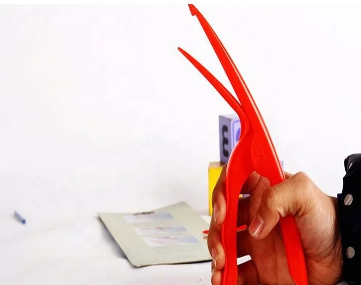 1PC Wholesale Universal Plastic Portable Prawn Peeler Shrimp Deveiner Peel Device Convenient New Useful Kitchen Gadgets