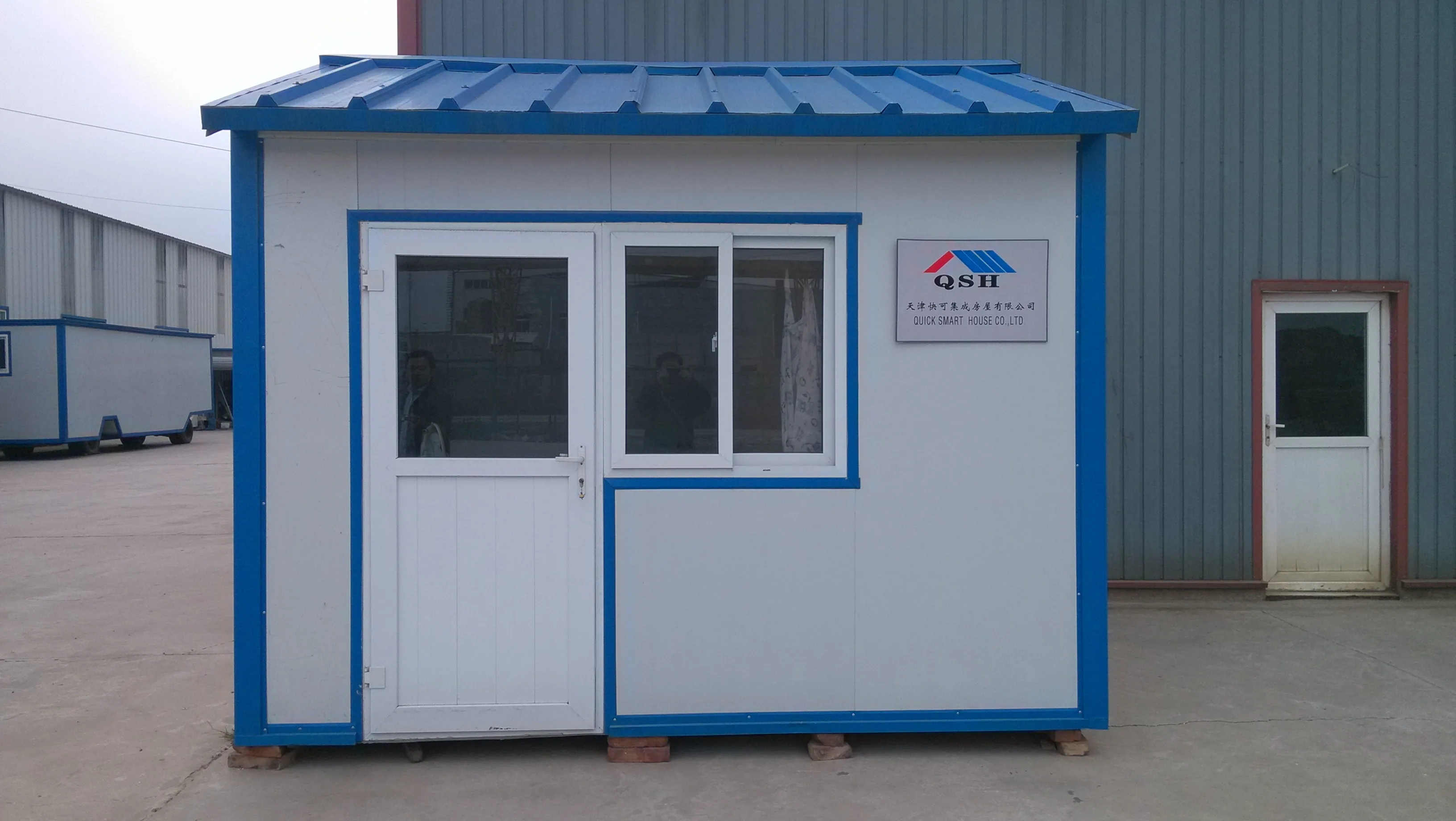 The simple container room can be used as a mobile dining car, with sufficient space and complete functions