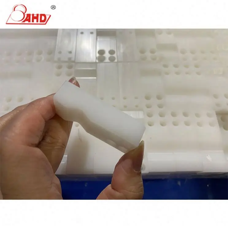 Высокоточная изготовленная на заказ обработка CNC китайский профессиональный производитель пластиковых деталей PE с