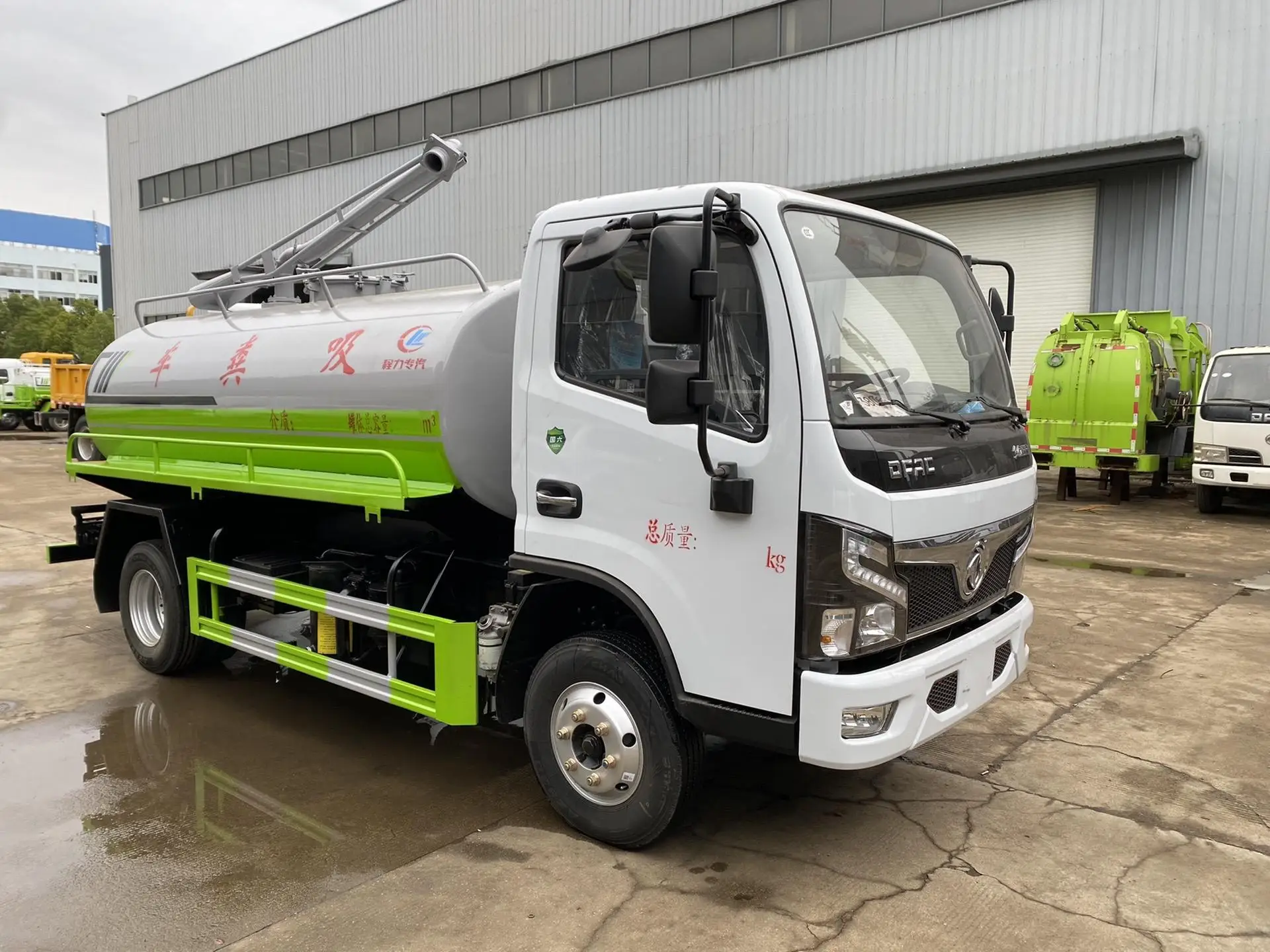 New Dongfeng 5-6 Tons Diesel Manual Sepptic Tank Pump Truck Manure Transport and Feces Pumping Truck Selling Truck