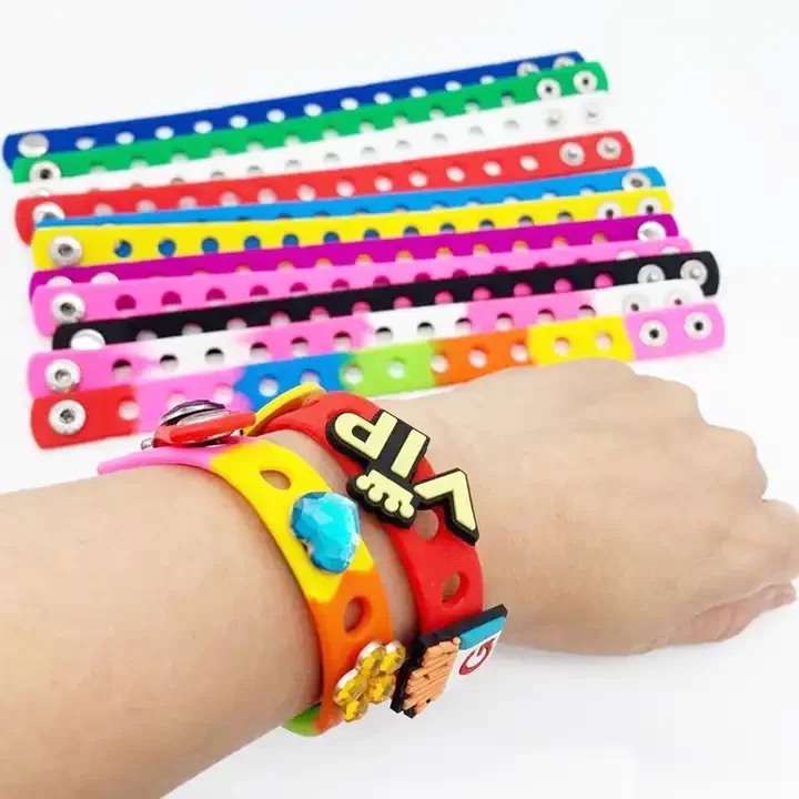 Custom 3D Logo Cartoon Animal Charm Kids Silicon Sport Dinosaur Rubber Fashion Charm Silicone Bracelets With Charm