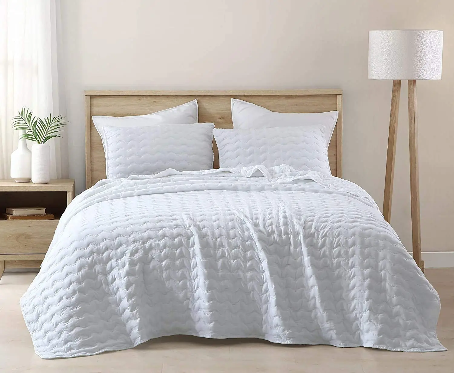 2022 New Style  Wavy Quilted All Season Lightweight Comforter Set 3PC White King Size