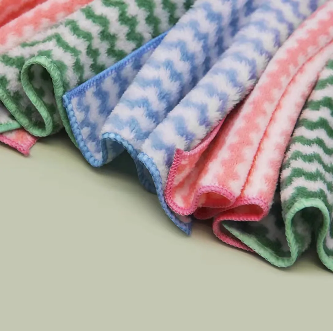200gsm Microfiber Coral Velvet Dish Towel 25*25cm Small Square with Cationic Lock Edge Absorbent Wavy Cleaning Towel Floor Table