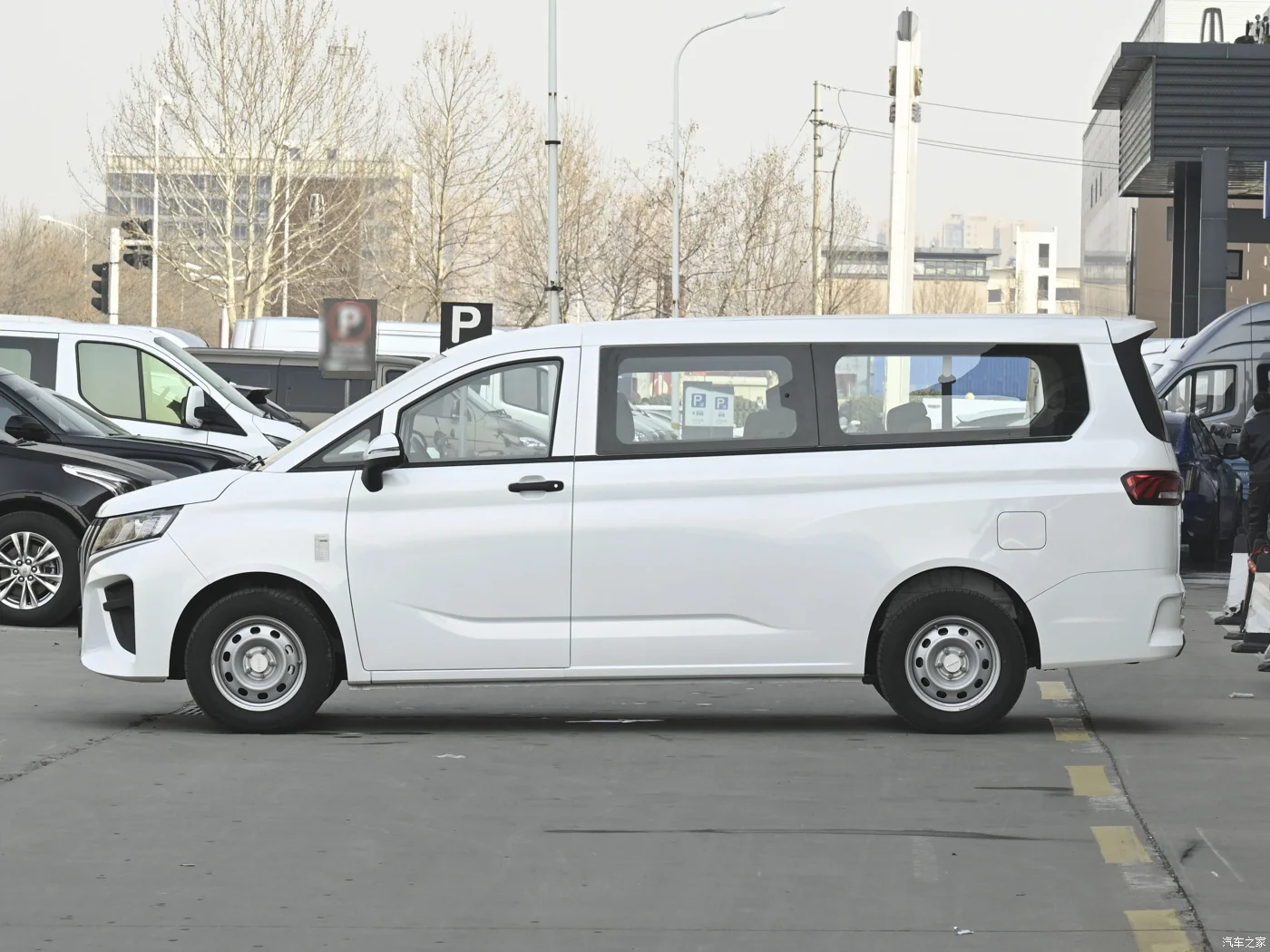 New Design 9 seats Gasoline Engine MPV car For Business