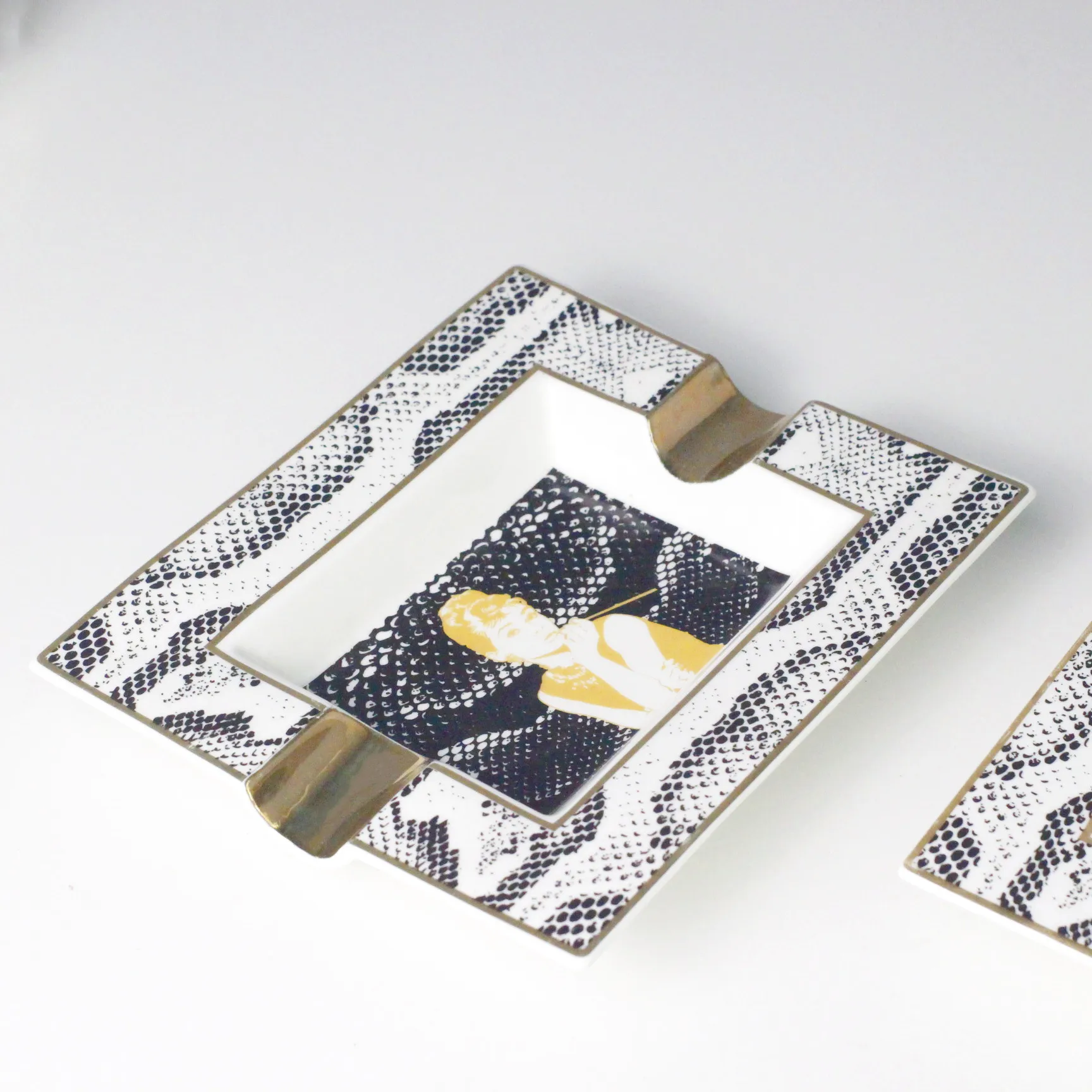 Ceramic Cigar ash tray Luxury design Cigar accessories Holder Customized color logo Gold For gift box Smoking shop