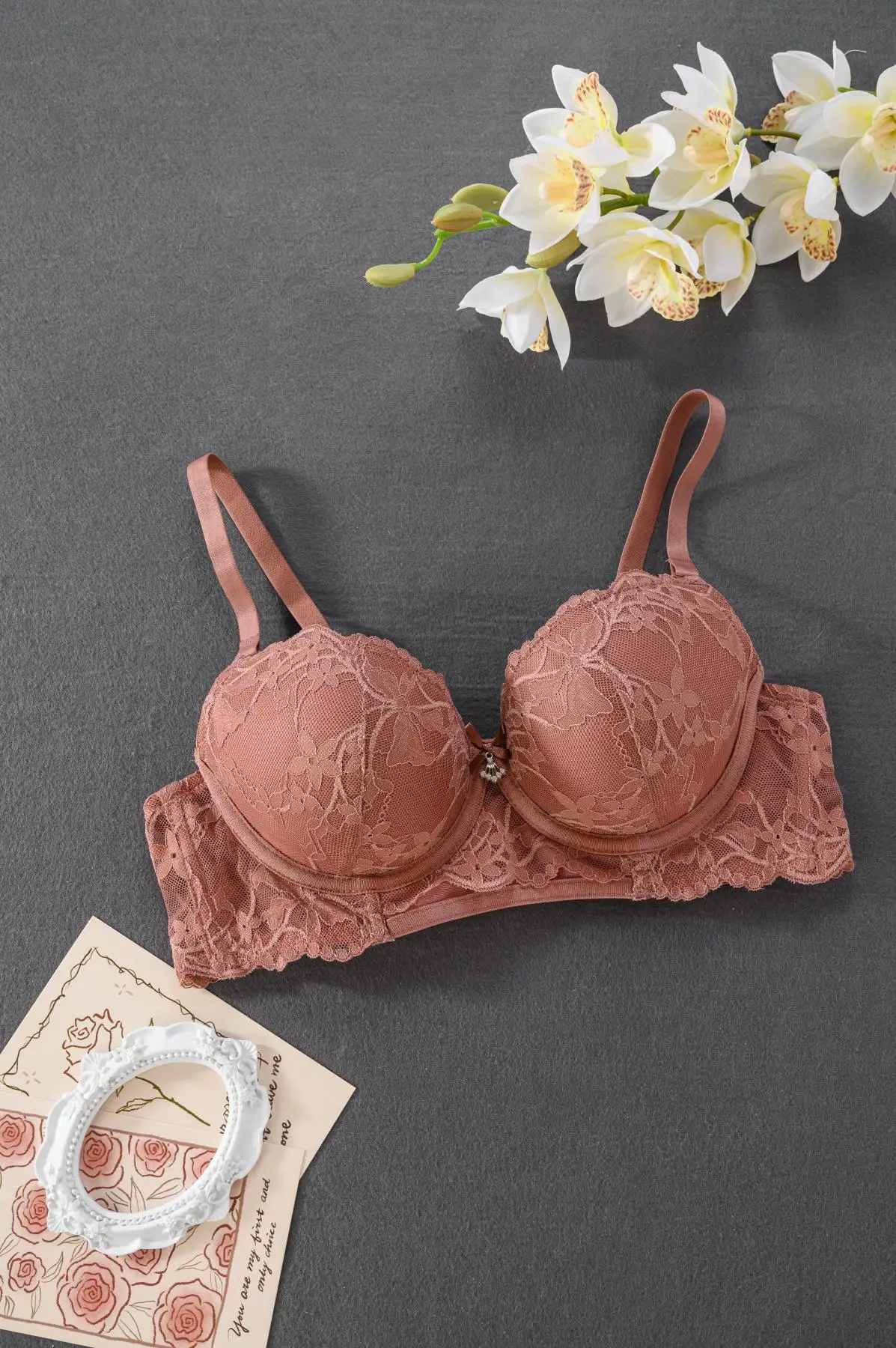 2024 High Quality Women Sexy Bra Full Lace Bra Beautiful Shoulder Straps Padded Bralete for Ladies Adults Knitted Plain Dyed