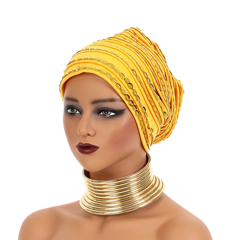 Женская шляпа с бусинами