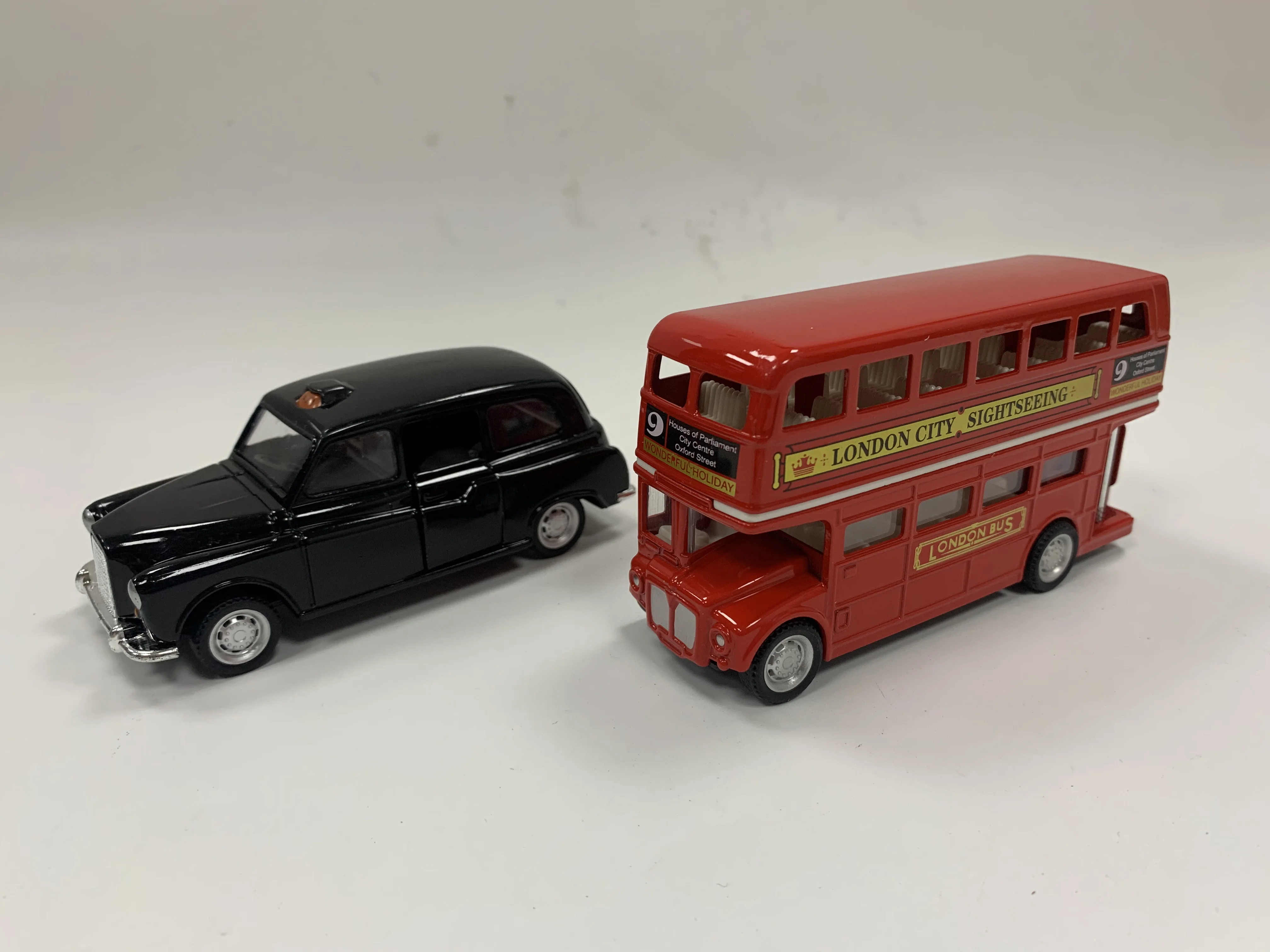 Customized Logo Souvenirs Set Alloy Friction Diecast Toy Vehicles London Bus Taxi Open Door Back Toy Car Model For Kids