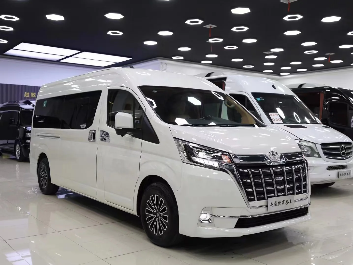 Customized Premium Nappa Leather Van Seat Recliner Camper Van Seats For Toyota Hiace Van