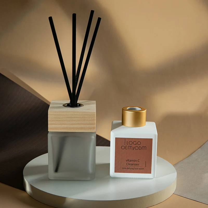 Wholesale Customized Color Square Glass Essential Oill Aroma Reed Diffuser Bottle With Wooden Lid