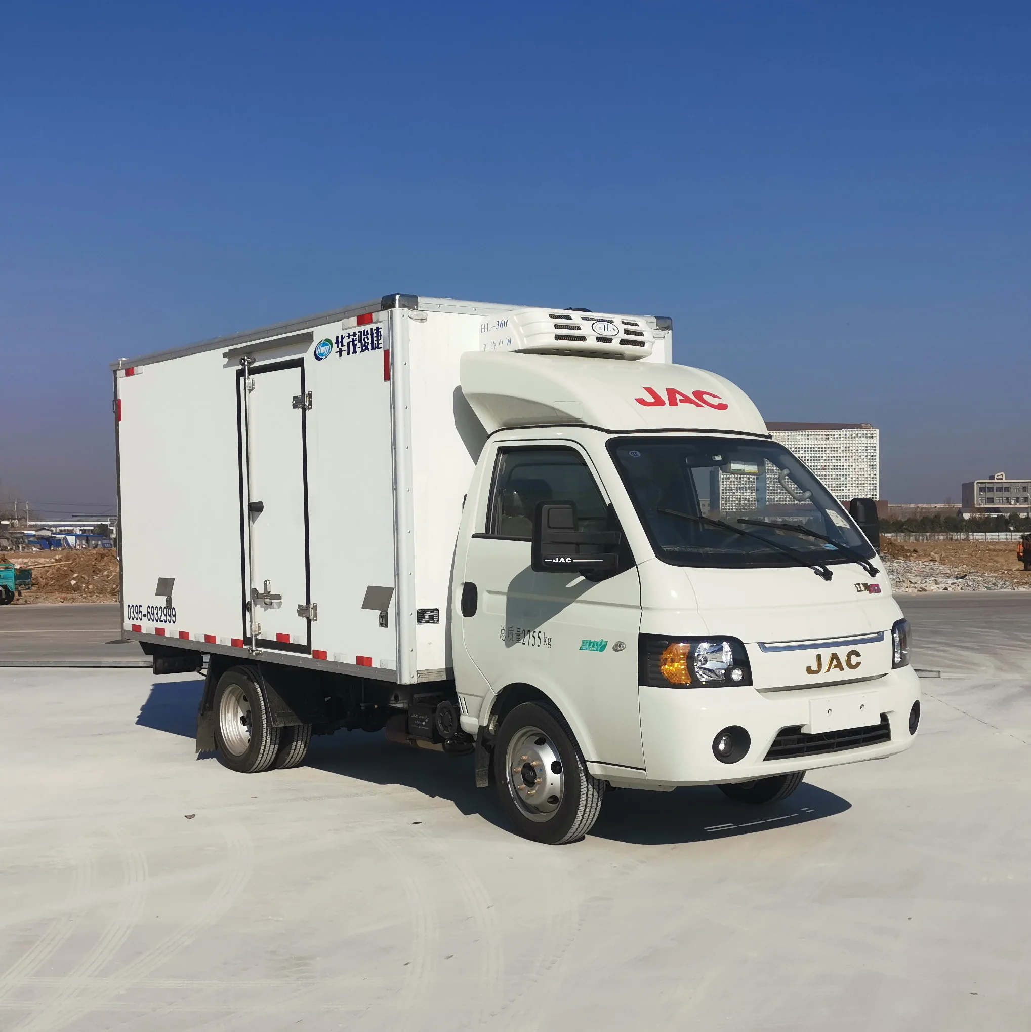 Fully automatic sandwich panel box 4x2 refrigerator truck for transporting vegetables, meat and fish