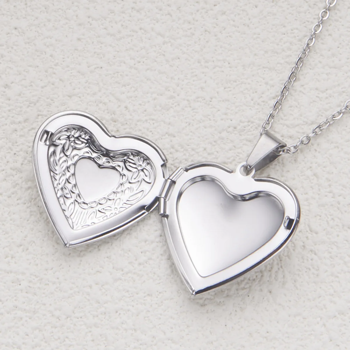 Hot Selling Unisex Open Heart Pattern Vintage Stainless Steel Chains Silver Gold Cross-Border Charm Pearl Picture Frame Jewelry