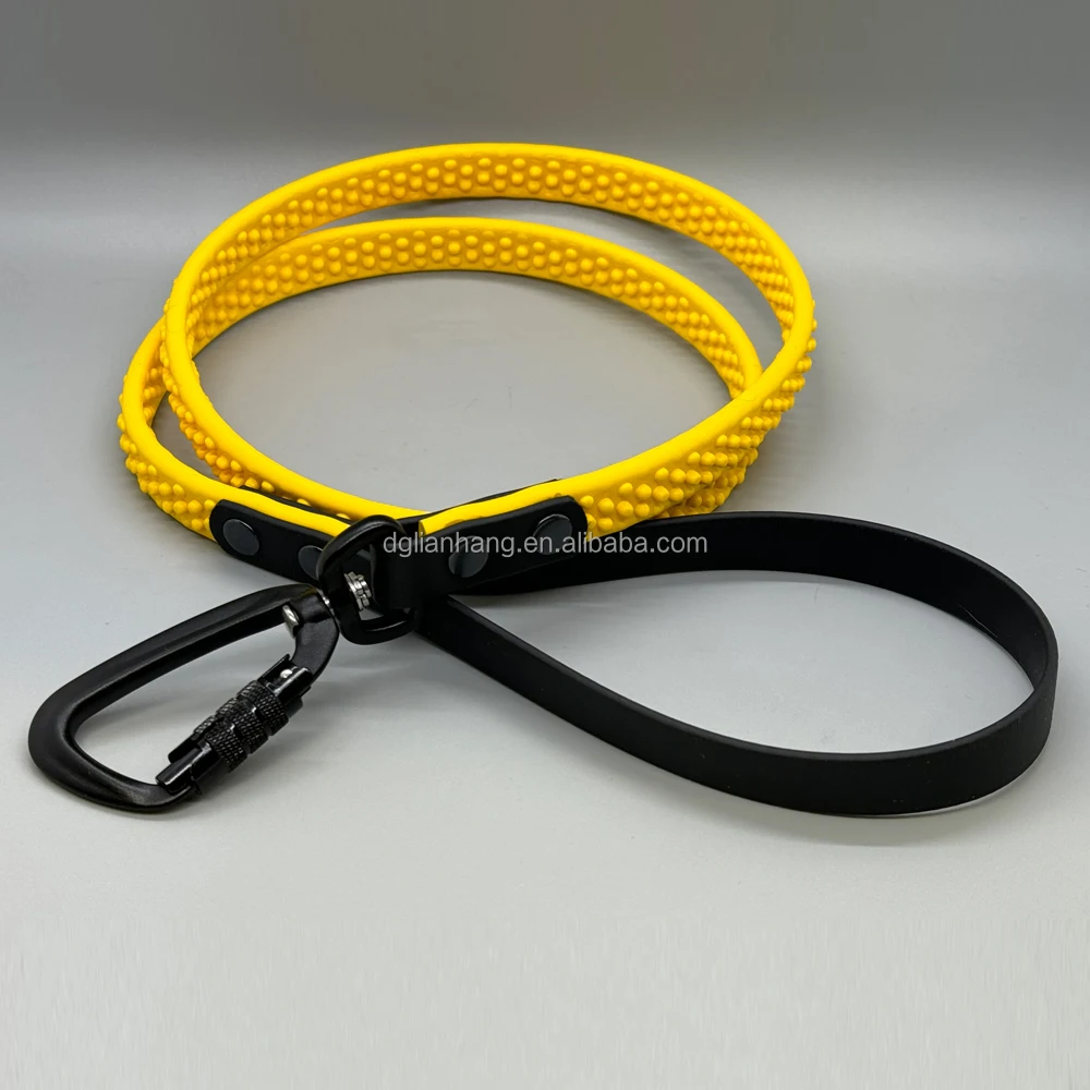 Soft wlking dog leash for pet owners seeking both durability and comfort during walks or training sessions