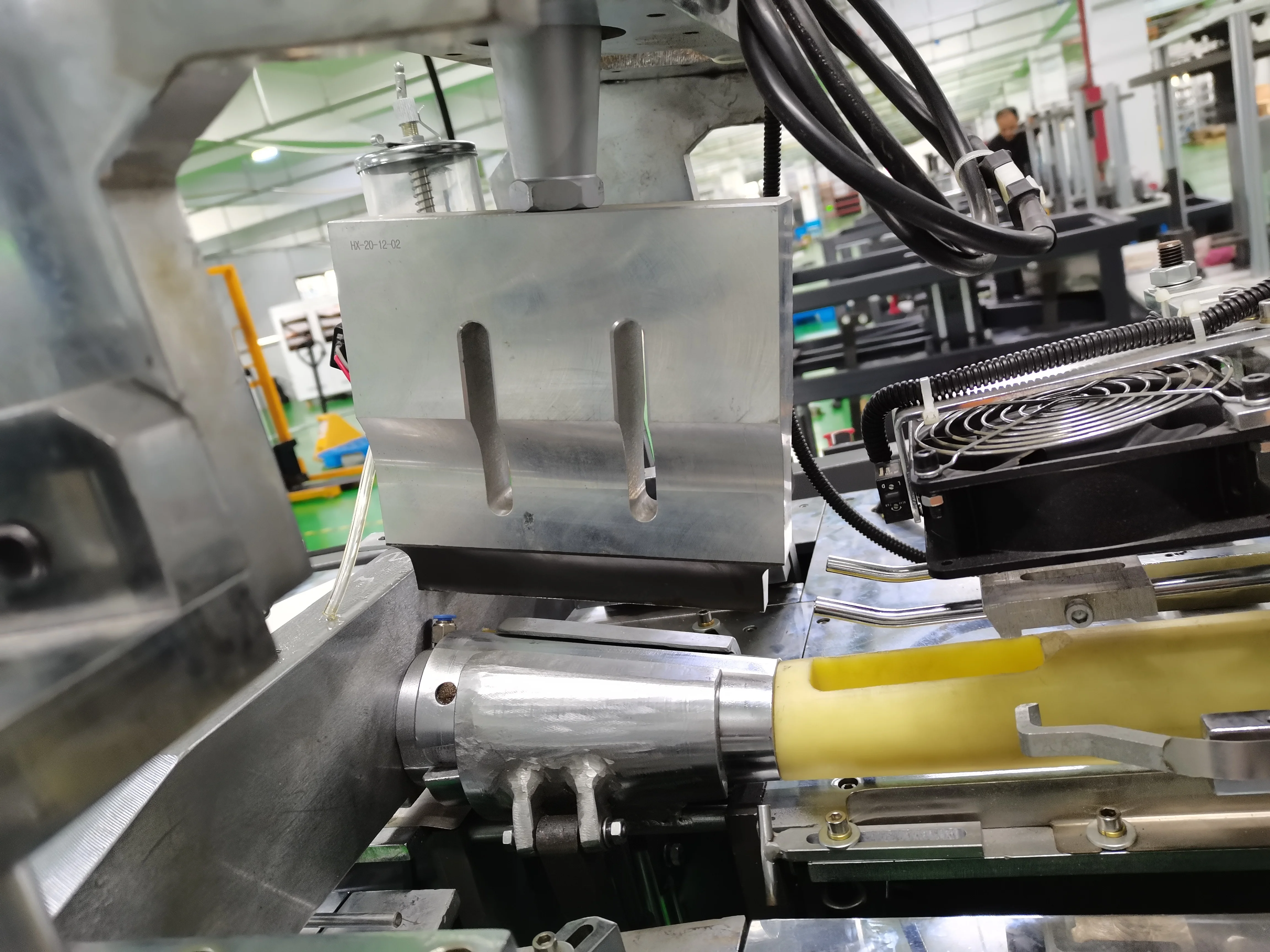 
90 Pieces Per Minute Automatic High Speed Paper Cup Machine 