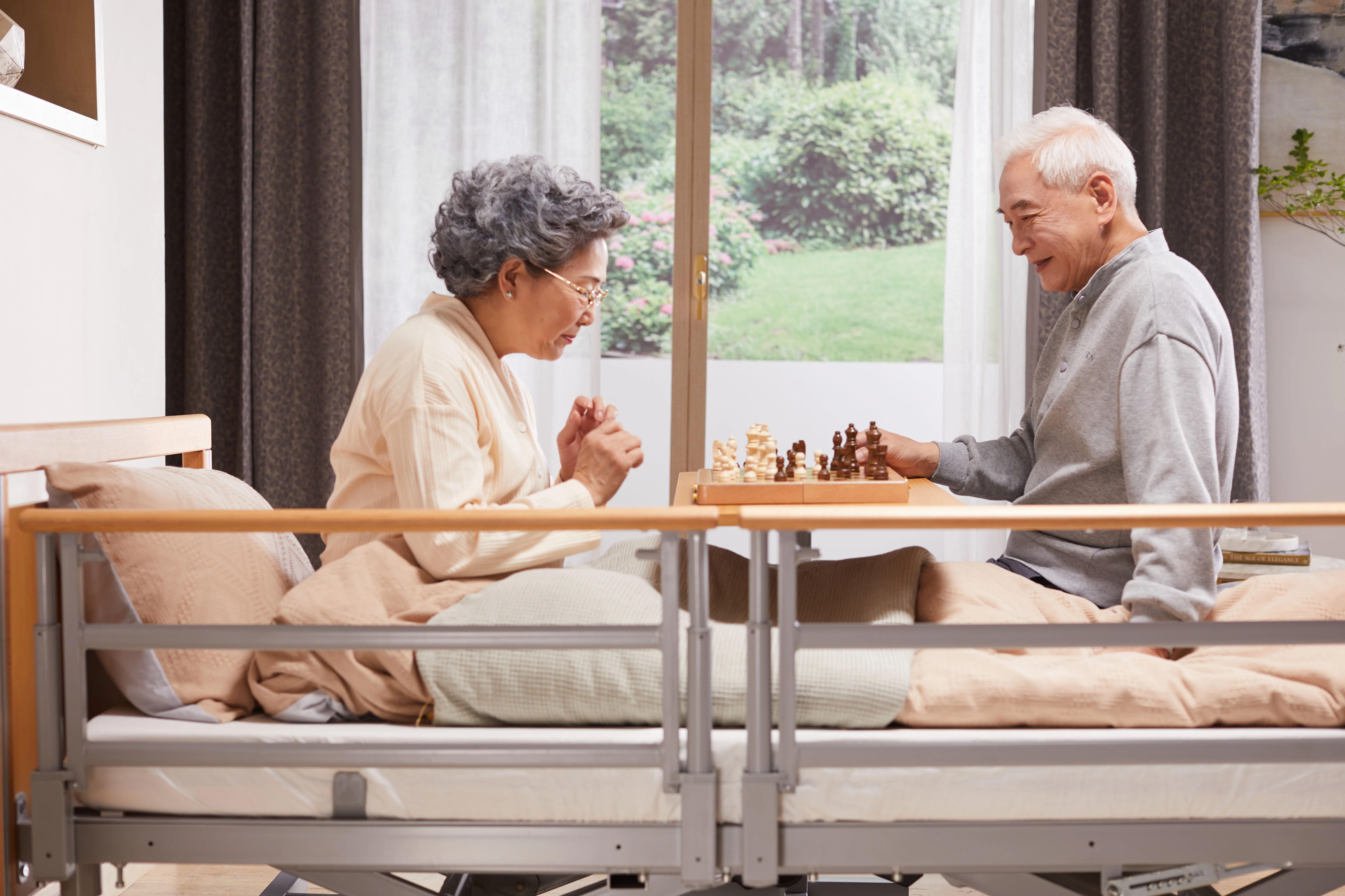 Tecforcare One-button Brake Adjustable Beds 5 Function Electric Hospital How Care Bed for The Elderly