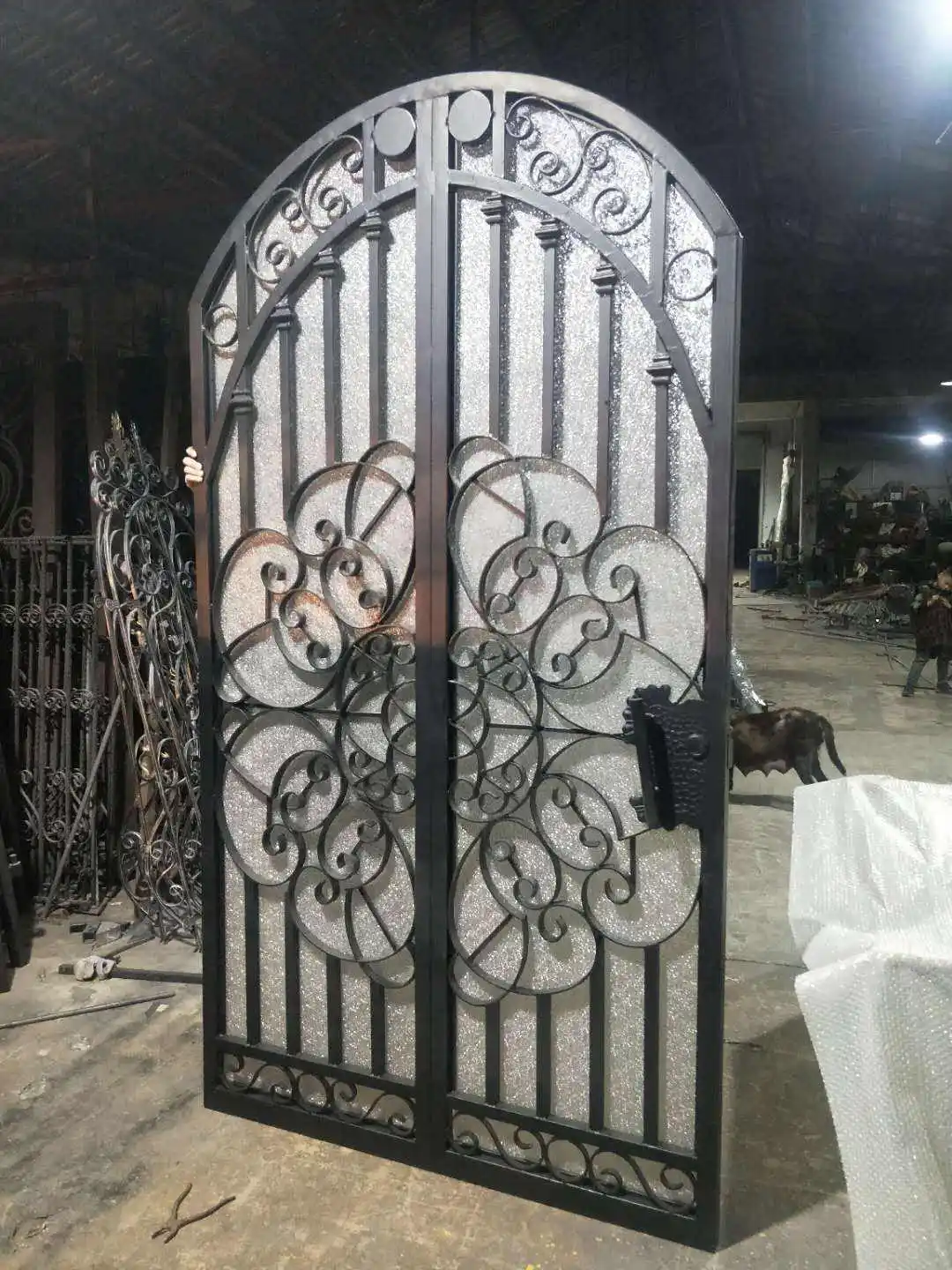 Custom forged special-shaped wrought iron gate with modern hollow pattern process,, can be installed glass