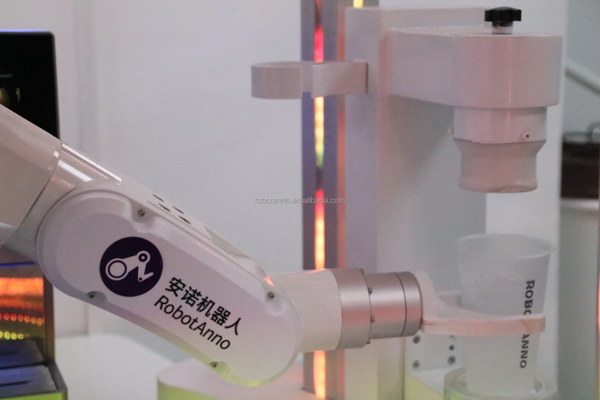 6 Axis Robot Coffee Vending Machine for Business