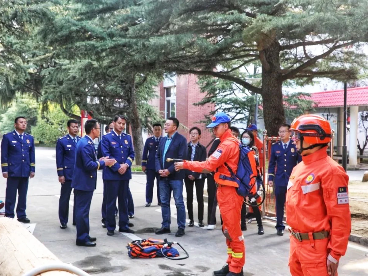 Customized Foaming Agent Foam Stick Fire Extinguishing Water Gun Firefighting Equipment Firefighting Gun for Firefighter