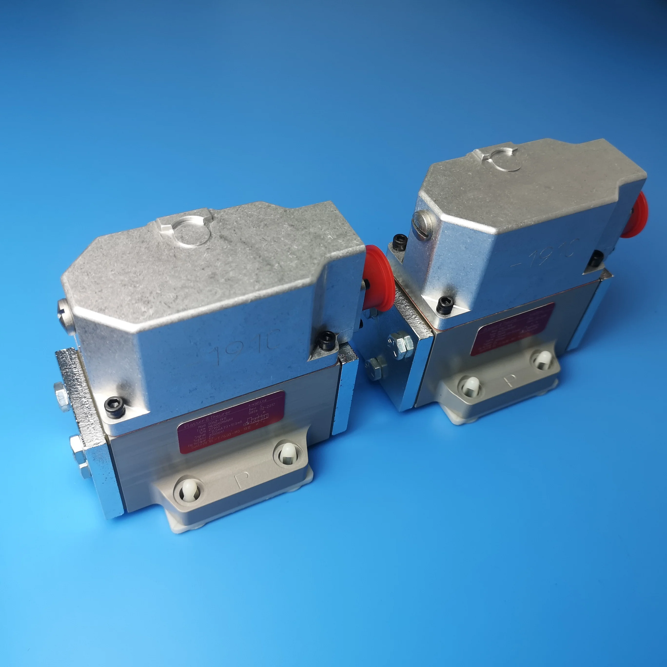 Railway Parts Hydraulic Servo Valve With The Red Label For Railway Tamping Maintenance Equipment Of Plasser