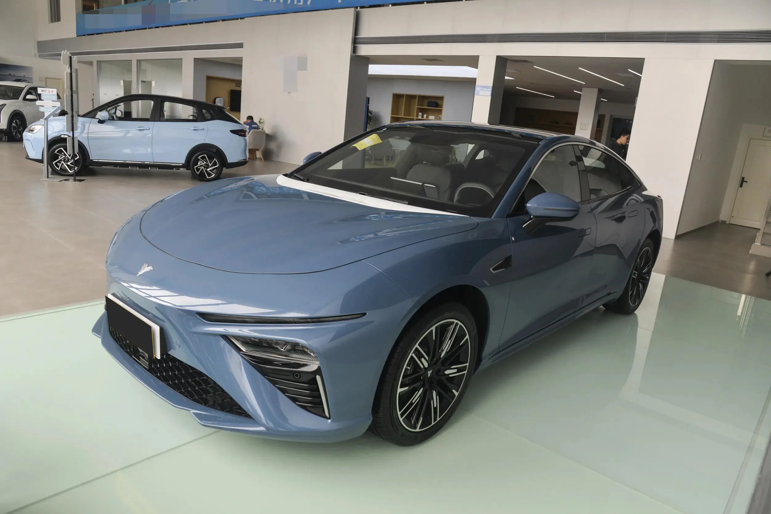 Купить дешевые гибридные автомобили Neta S 4-дверный 5-местный седан 1060 км дальнего действия Подержанные электромобили для взрослых