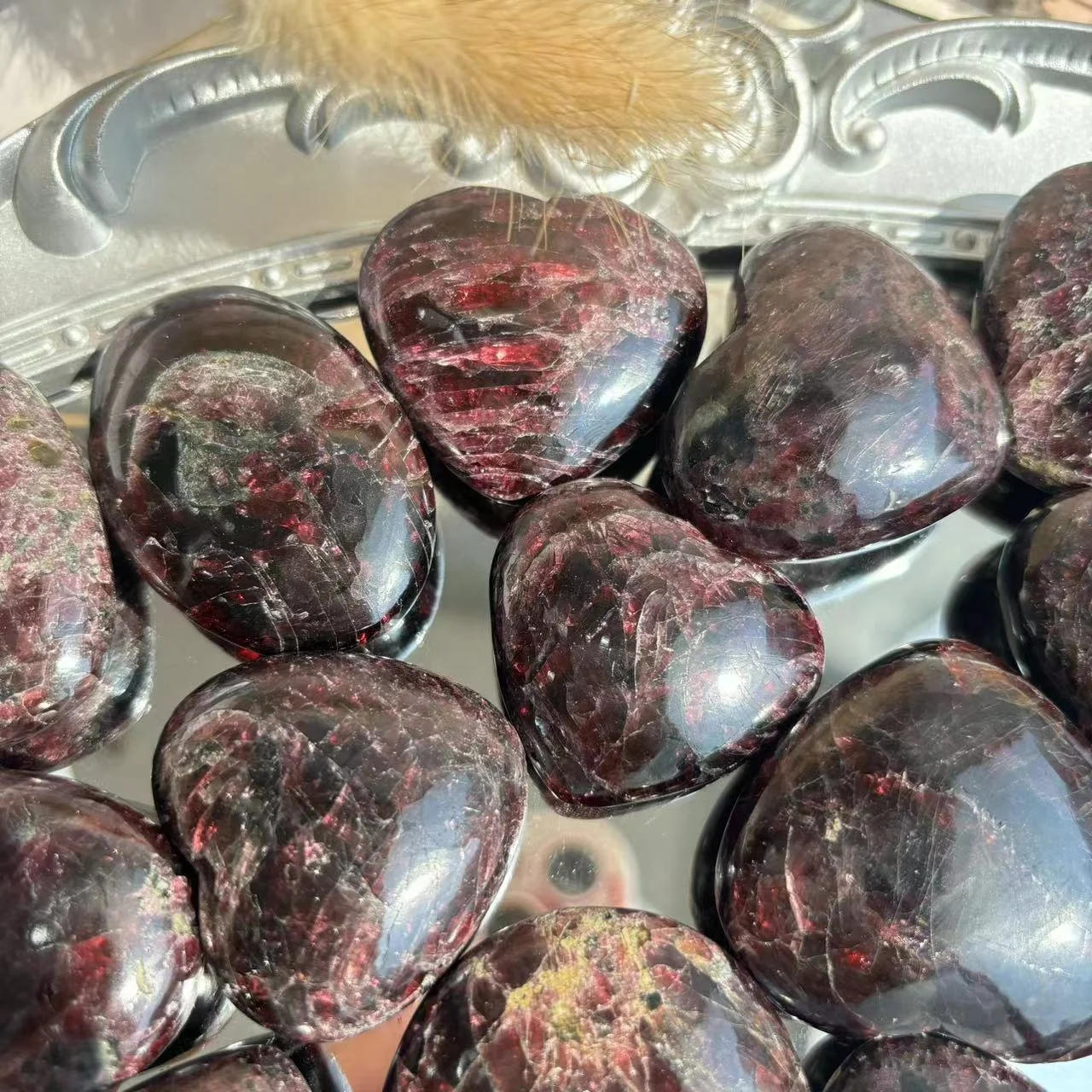 Hot Sale Natural Purple Crystal Healing Stones Wholesale Heart Shape Garnet Tumble Stones Garnet Heart Carving