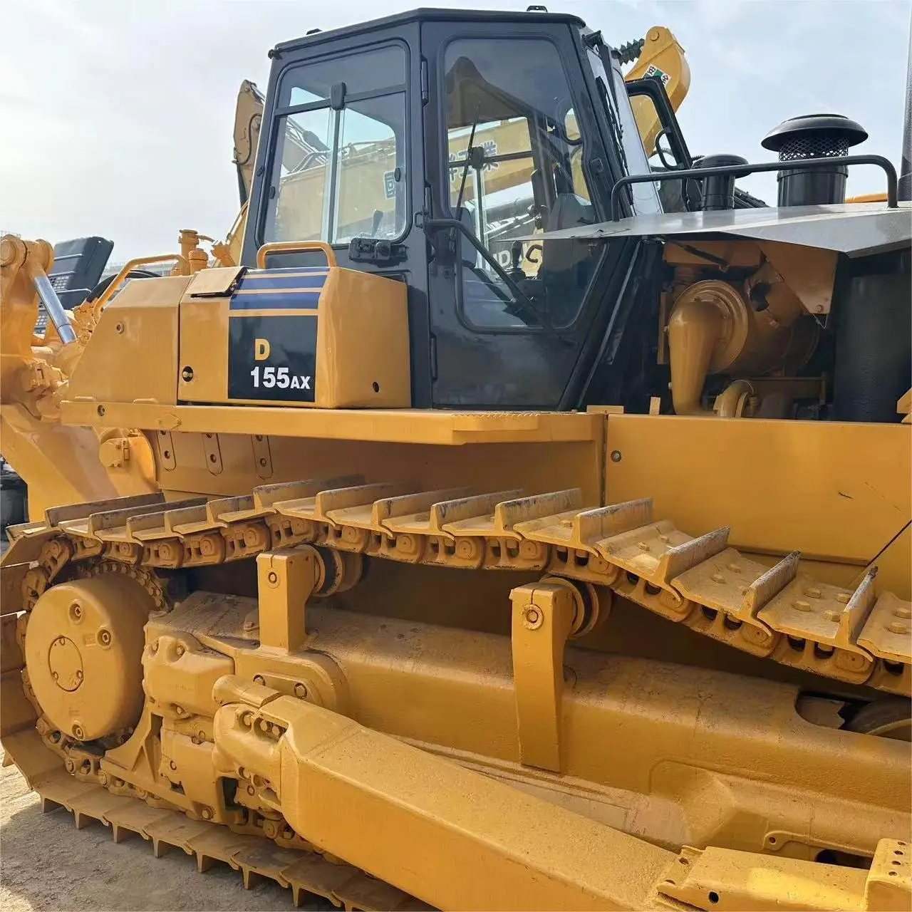 Second Hand Heavy Equipment Used Bulldozer Komatsu 155 Crawler Hydraulic Diesel D155AX Dozer with Ripper for Sale